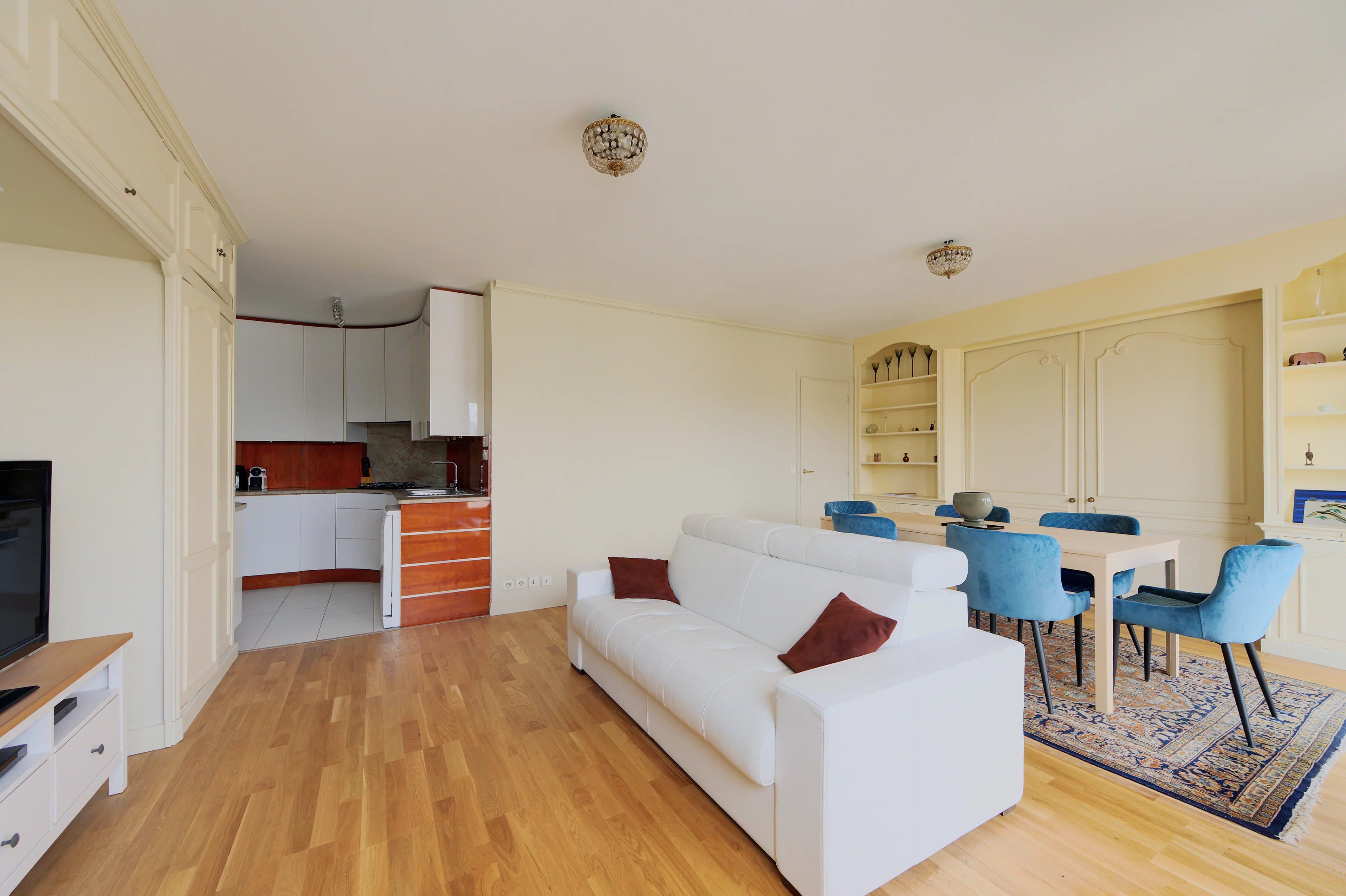 PARIS / 2e ARRONDISSEMENT - APPARTEMENT LUMINEUX - ÉTAGE ÉLEVÉ AVEC BALCON ET PARKING - Photo 4