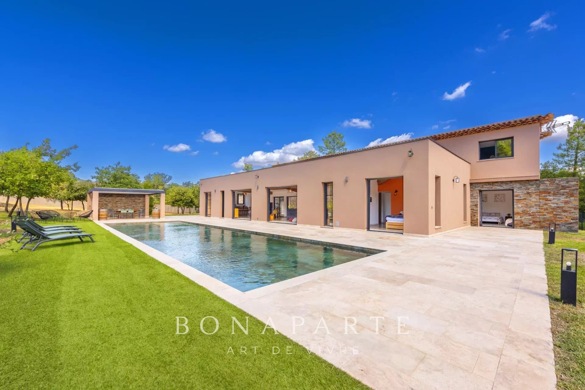 BAGNOLS-EN-FORÊT - ELEGANTE VILLA CONTEMPORAINE - PISCINE - Photo 4
