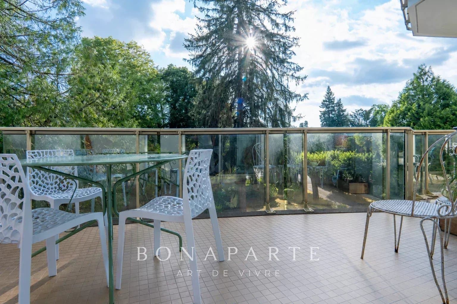 Trespoey – Duplex avec balcons, garage et ascenseur - Photo 1