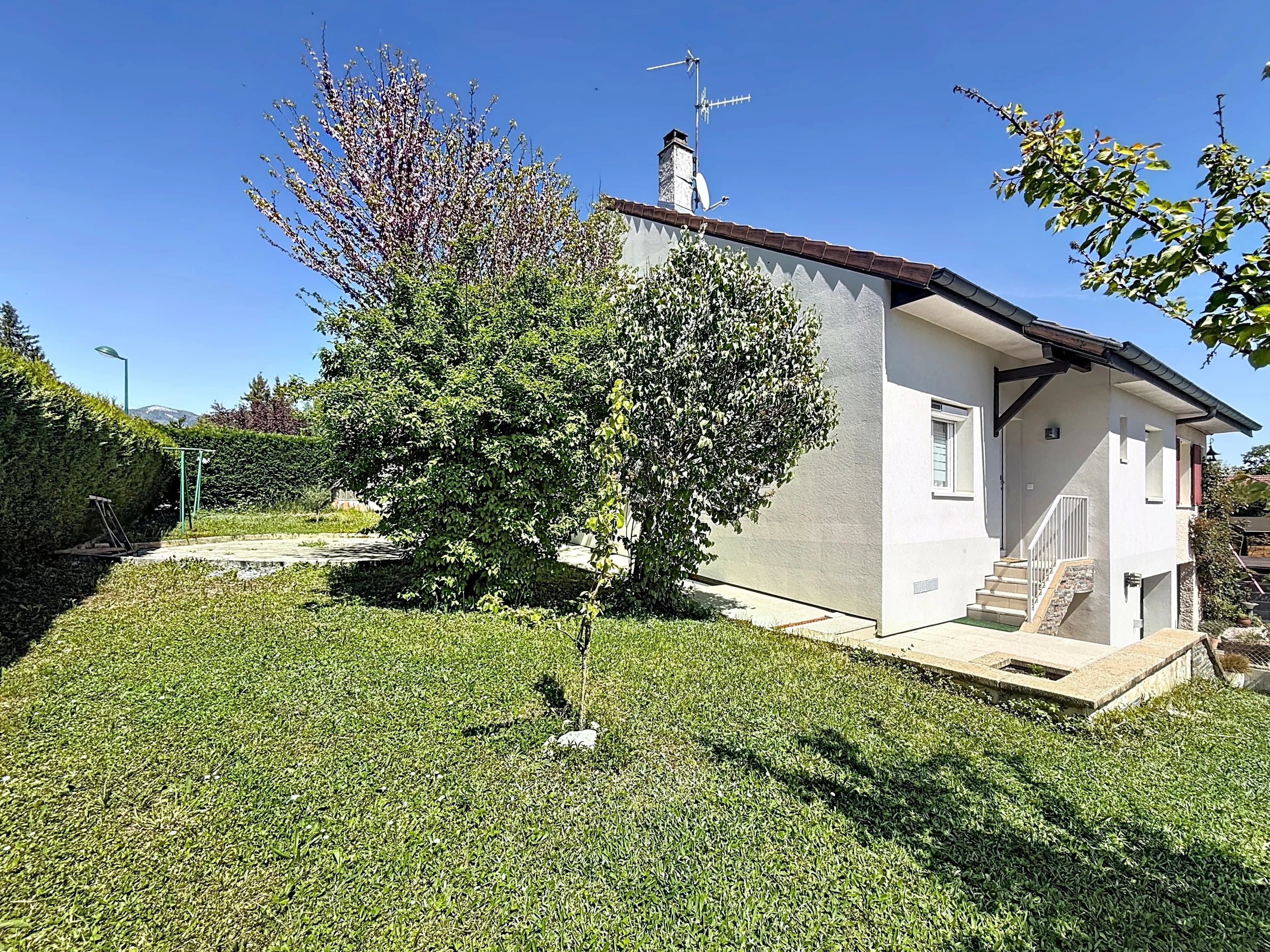 ÉCHENEVEX - MAISON FAMILIALE AVEC JARDIN - Photo 3