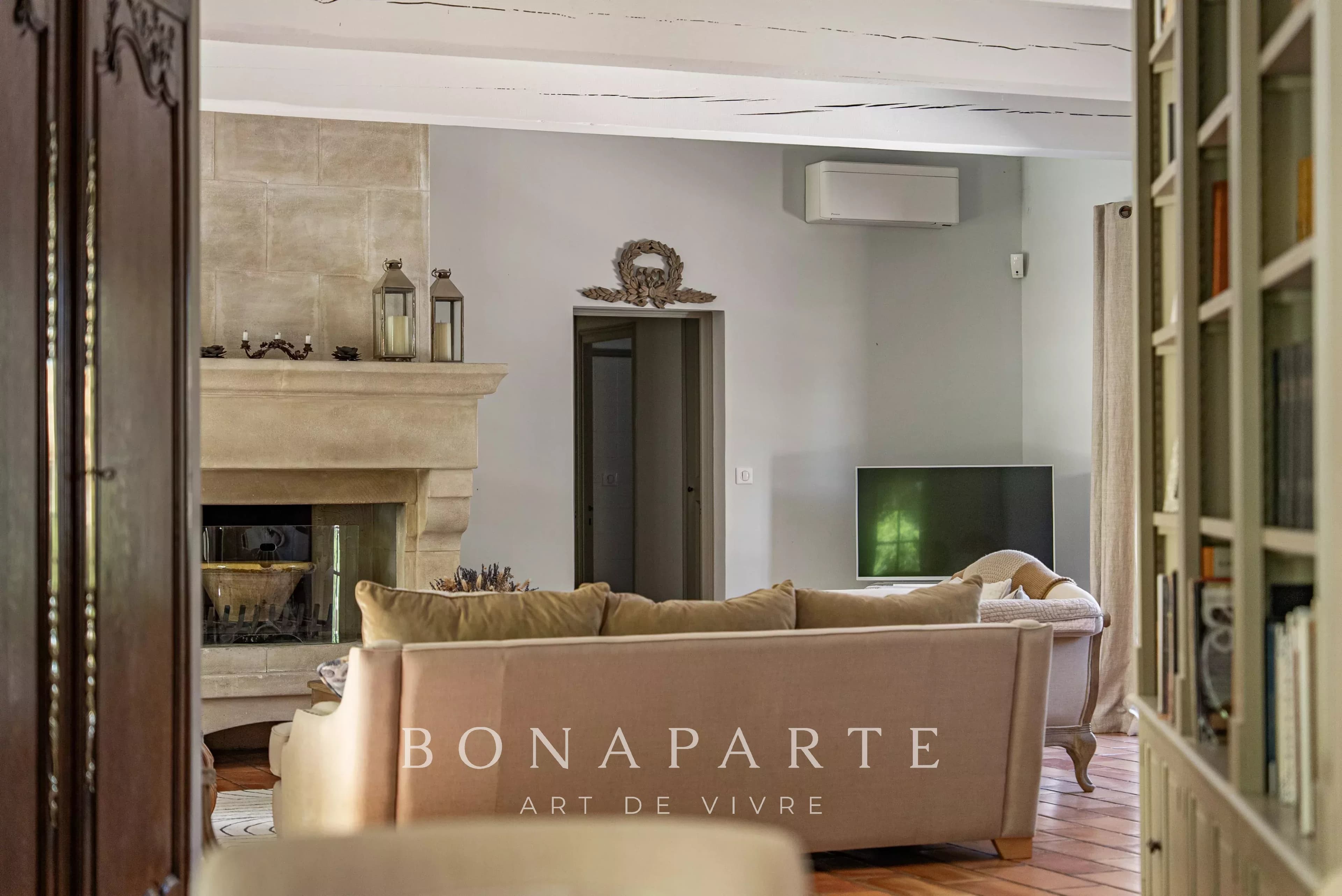 PROPRIÉTÉ DE PRESTIGE À BOULBON – 290 M² DE PLAIN-PIED AVEC PISCINE ET PARC ARBORÉ DE 6 000 M² - Photo 7