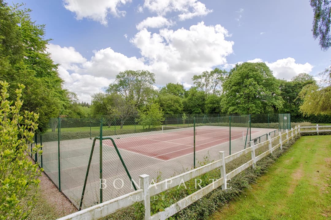 ÉLÉGANTE CHAUMIÈRE AVEC PISCINE ET TENNIS, À 10 MINUTES DES PLAGES - Photo 4