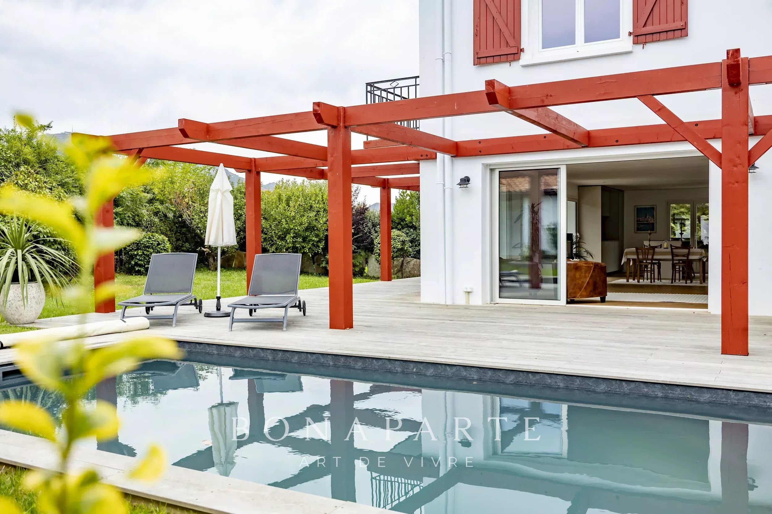 ASCAIN - MAISON 9 PIECES AVEC VUE RHUNE