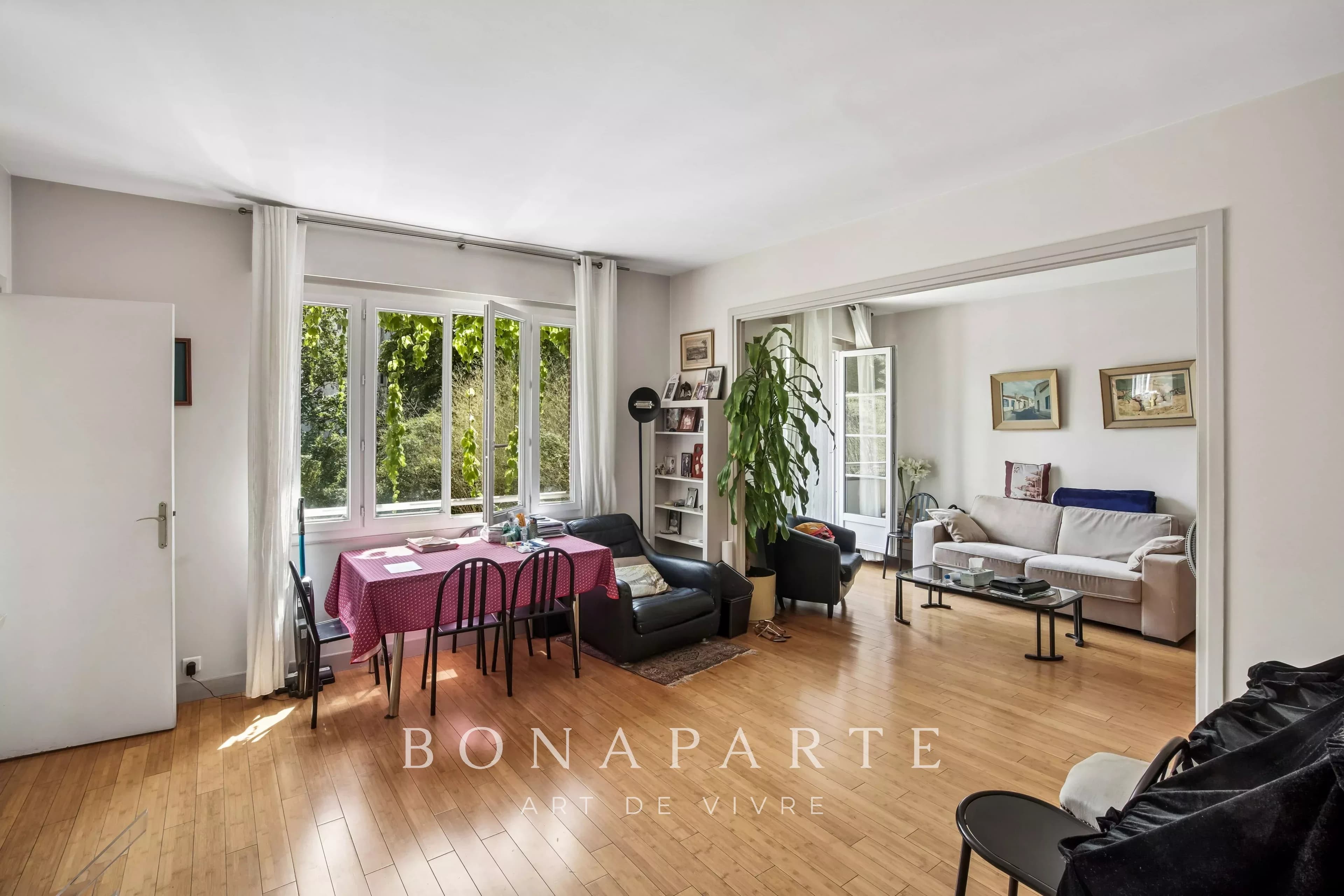 PARIS XVIe – TROCADERO | GRAND T3 AVEC BALCON, ASCENSEUR ET CAVE - Photo 4