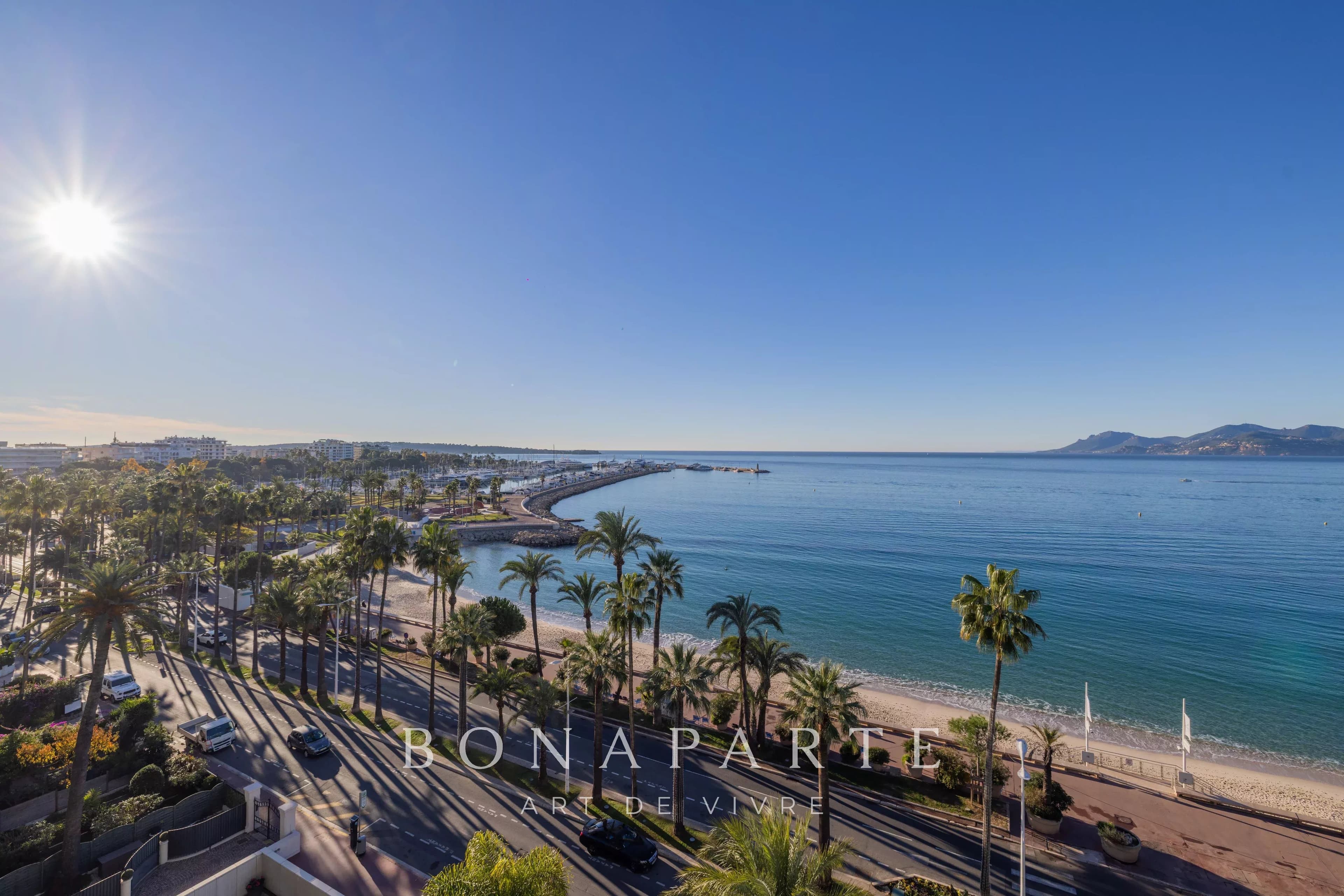 CANNES / CROISETTE - 1-BEDROOM APARTMENT - PANORAMIC SEA VIEW