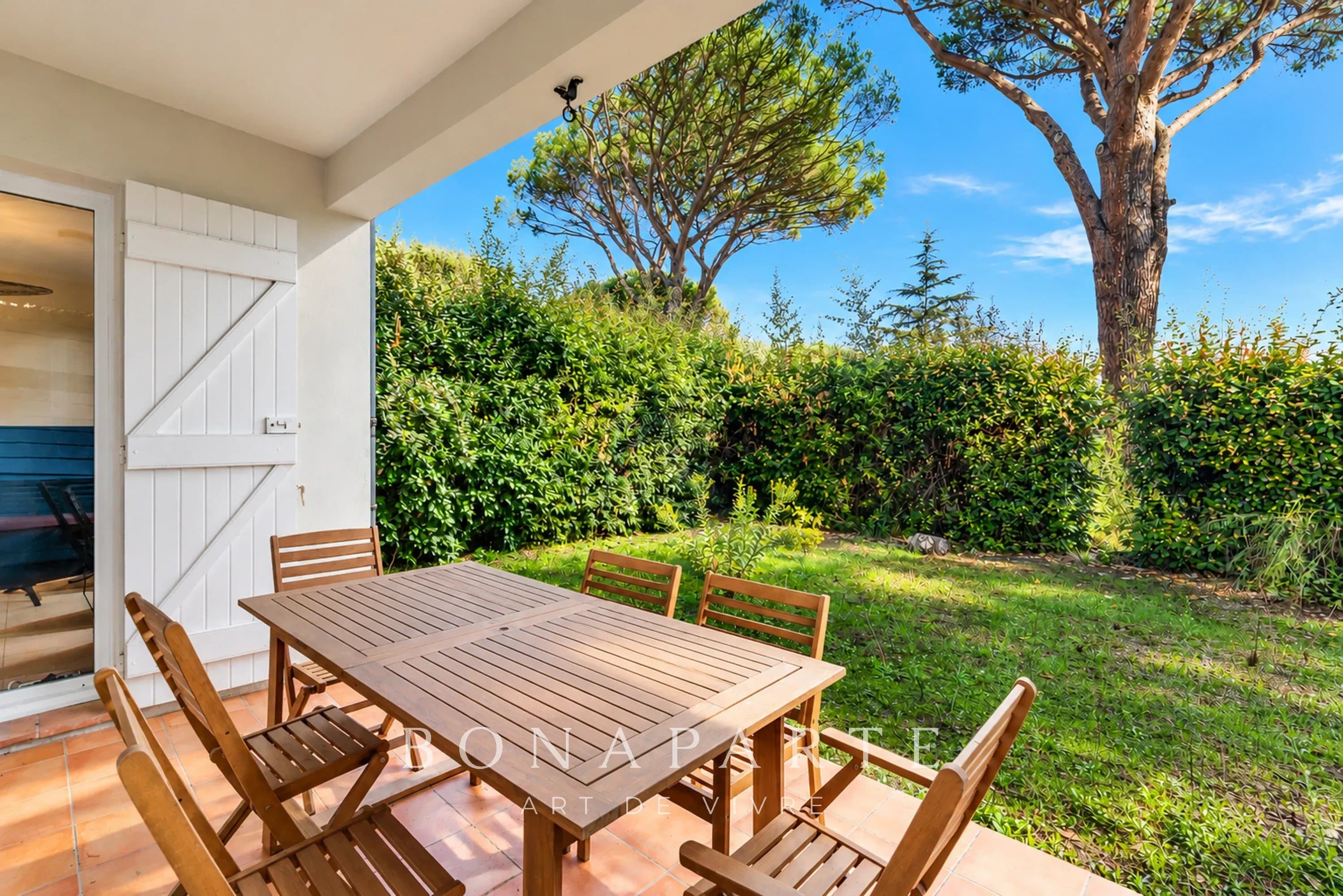 PROCHE DE SAINT TROPEZ - VILLA PROVENÇALE DE CHARME COMPRENANT 4 APPARTEMENTS INDEPENDANTS SUR UN VASTE TERRAIN - Photo 6