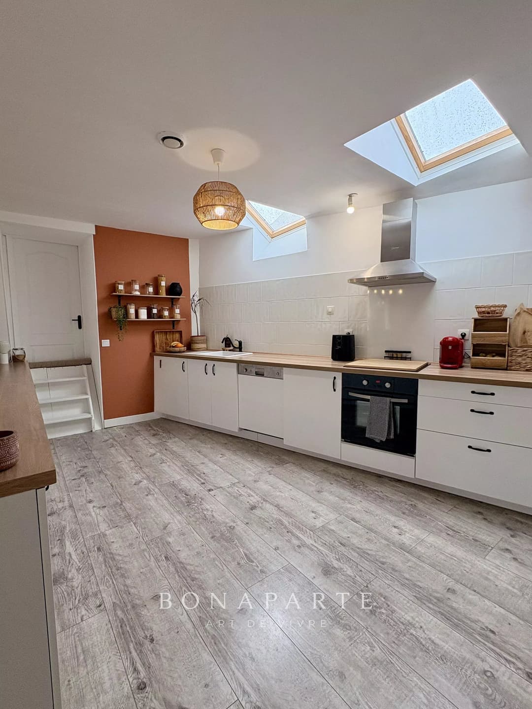 PROCHE DE CRAON - MAISON SPACIEUSE AVEC JARDIN ET ATELIER - Photo 2