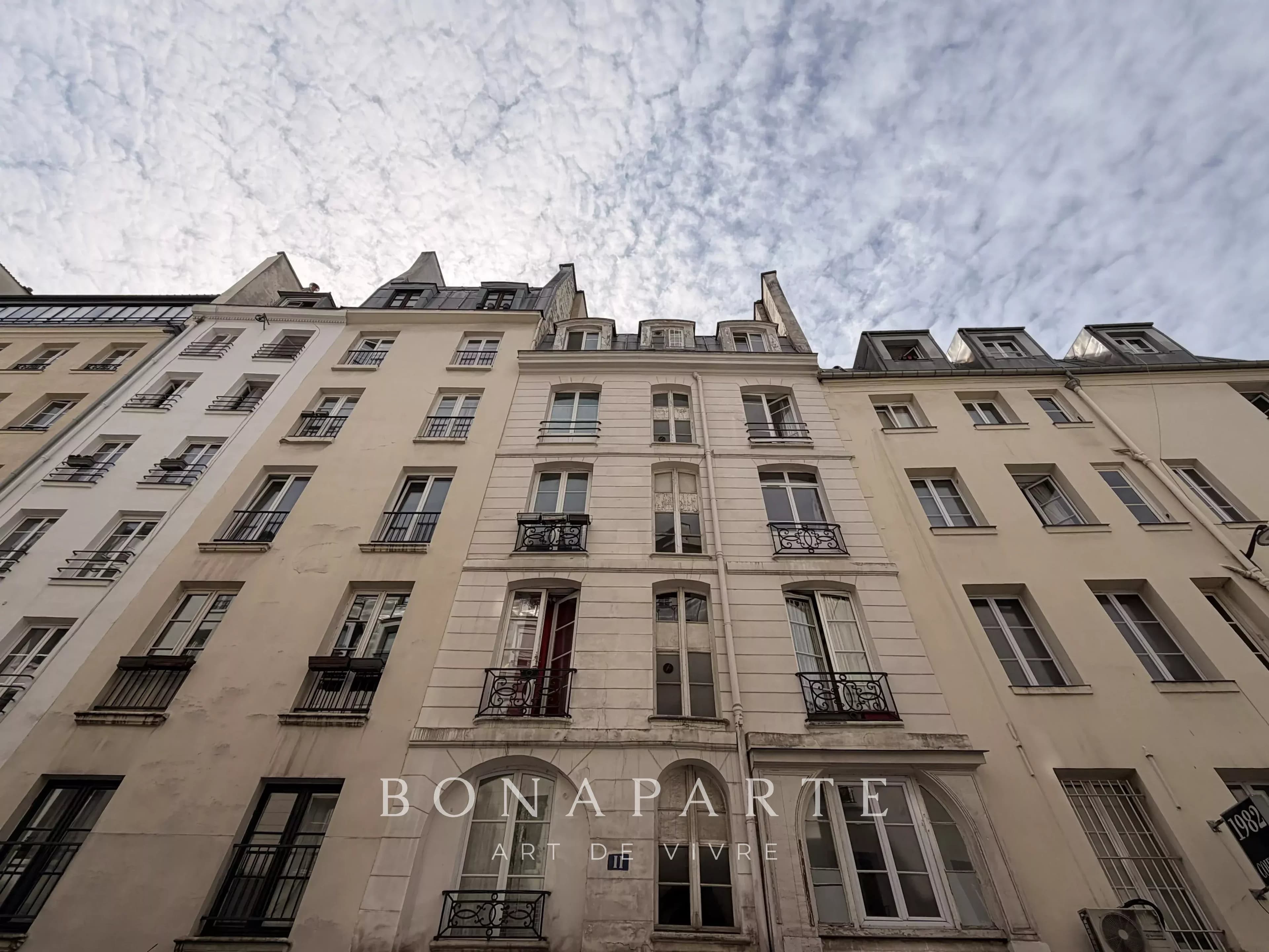 PARIS 2ᵉ — STUDIO CŒUR DU QUARTIER MONTORGUEIL/BONNE NOUVELLE