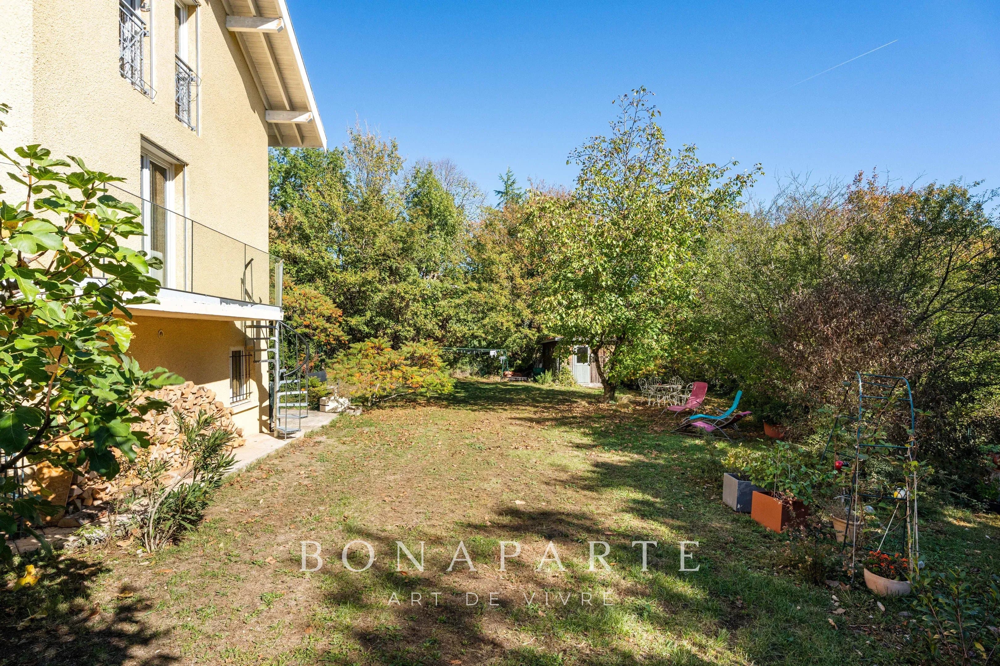 CROZET – MAISON INDIVIDUELLE – NOMBREUSES ANNEXES, POSSIBILITÉ DE STUDIO INDÉPENDANT, JARDIN PISCINABLE - Photo 9