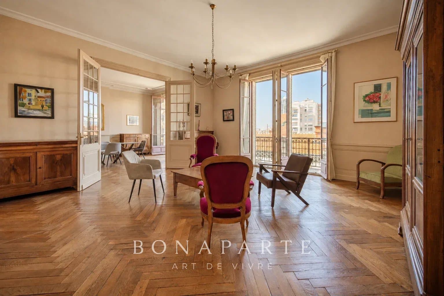 Élégant appartement haussmannien au cœur de Roanne - Photo 4