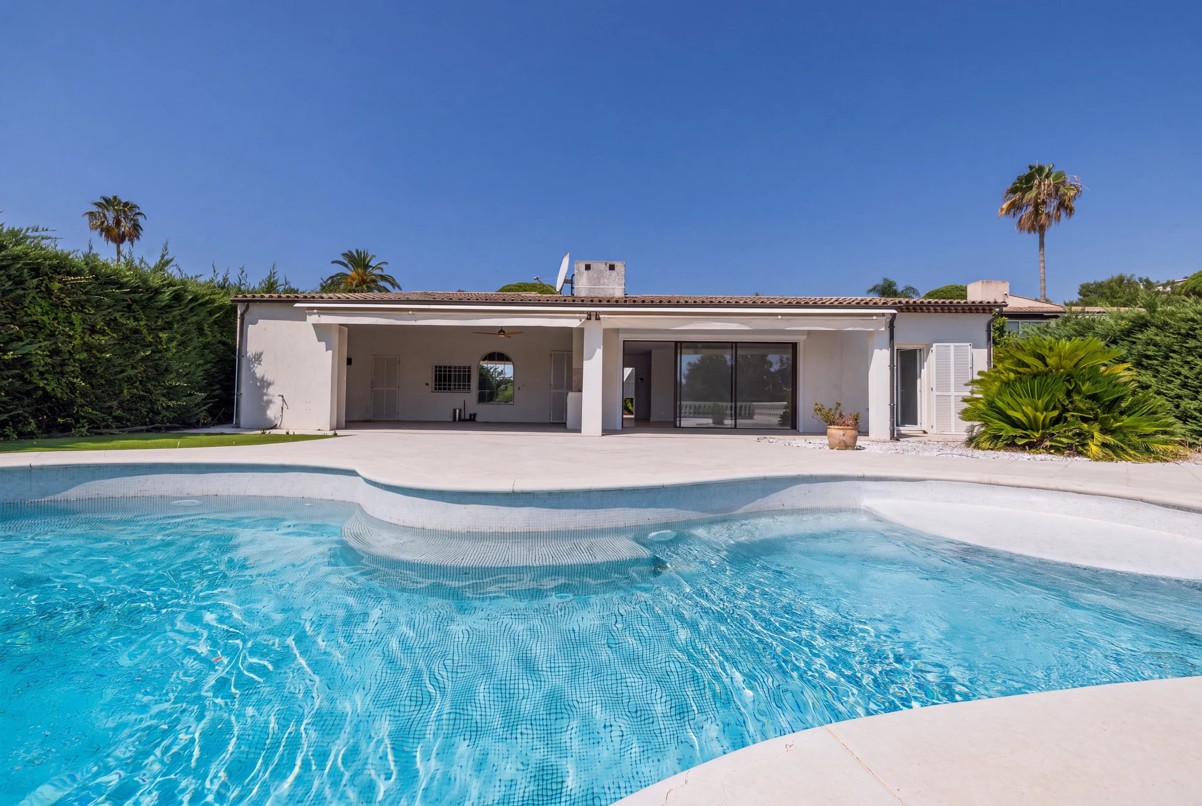 HAUTS DE VAUGRENIER – VILLA CONTEMPORAINE D'EXCEPTION