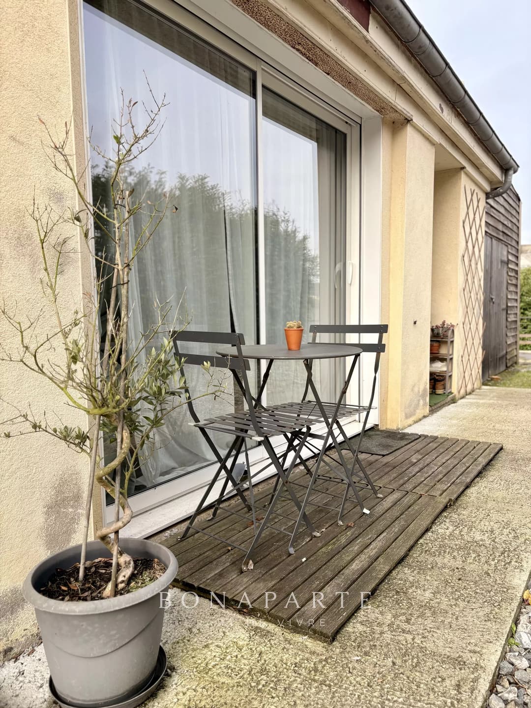 PROCHE DE CRAON - MAISON SPACIEUSE AVEC JARDIN ET ATELIER - Photo 14