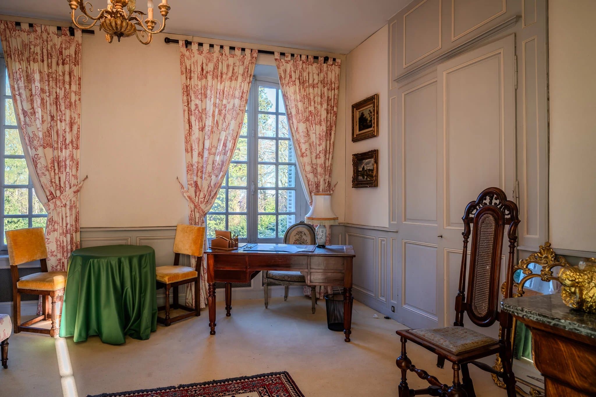 ROUGEMONTIERS - CHATEAU DU XVIIIe SIECLE ET SES ECURIES - Photo 9