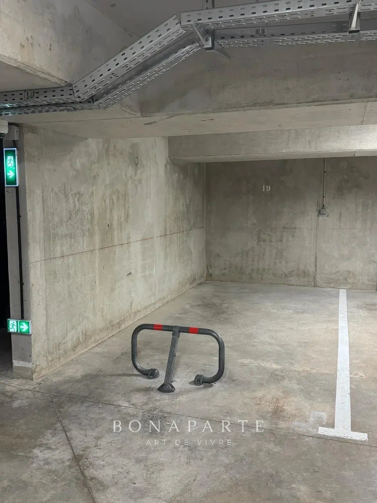 CROZET | PLACE DE PARKING EN SOUS-SOL | PRISE IRVE - Photo 1