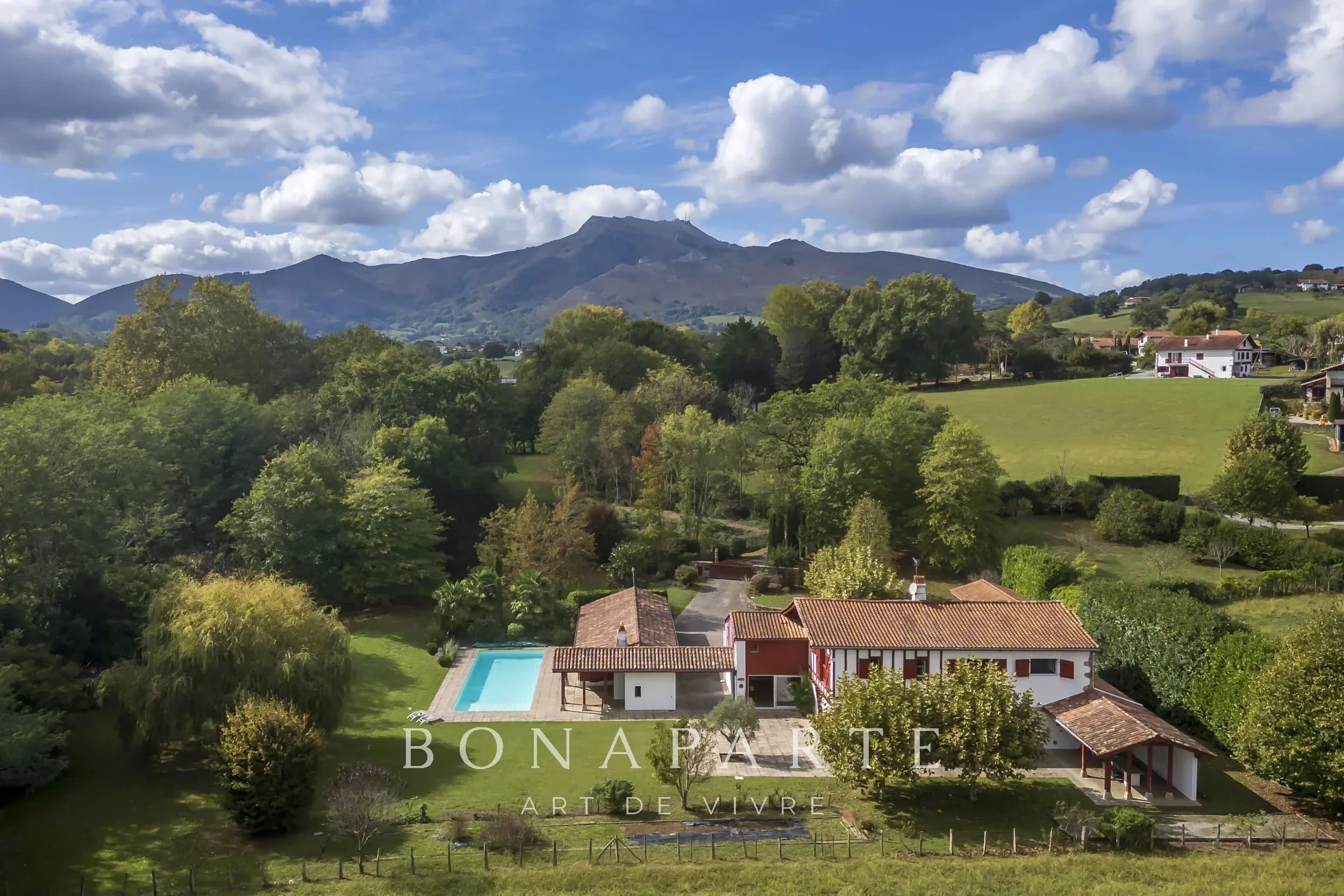 SARE — Demeure du 18ème avec Parc et Piscine - Photo 1
