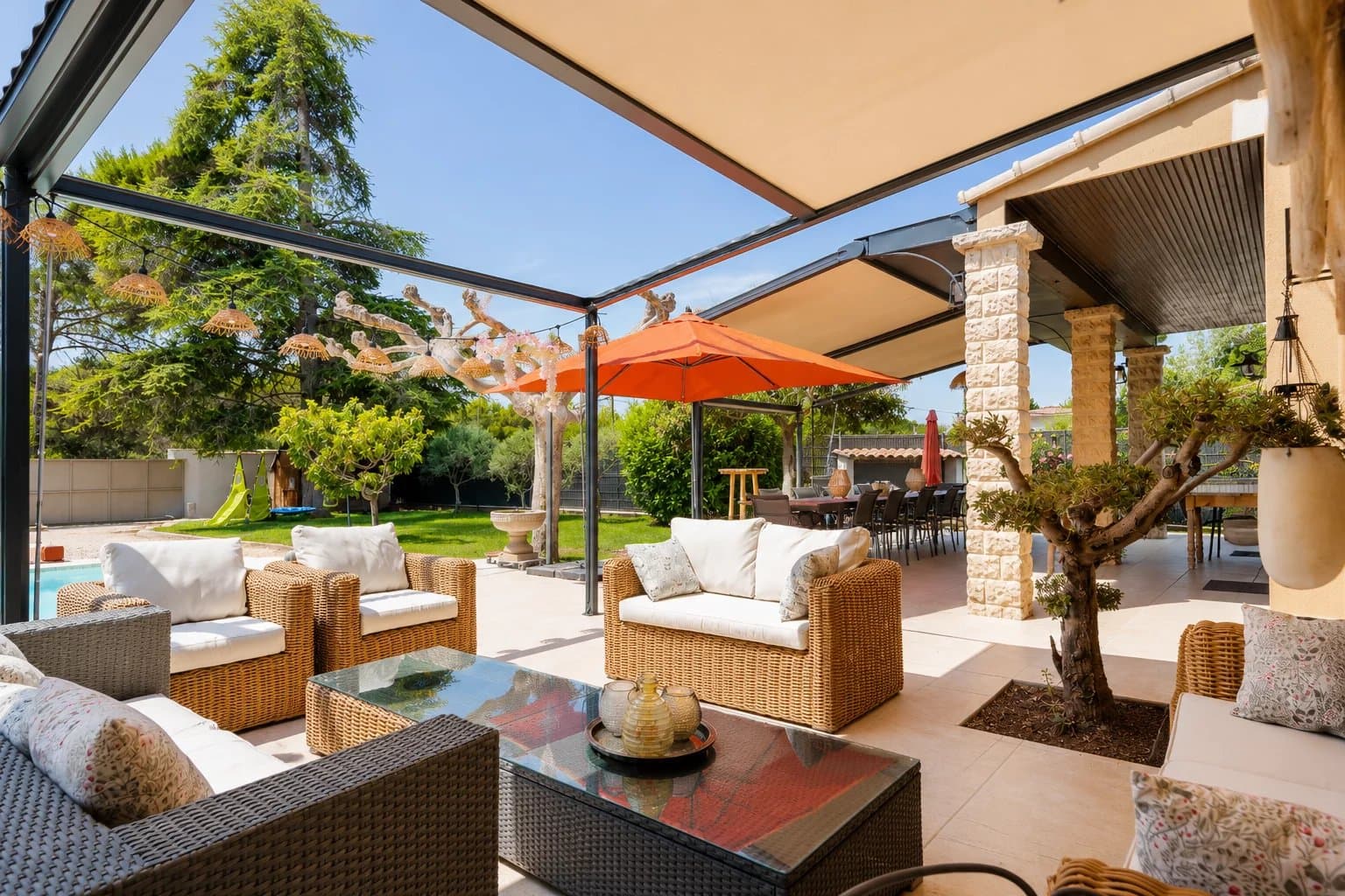VENTABREN – VILLA CONTEMPORAINE DE PLAIN-PIED AVEC PISCINE CHAUFFÉE - Photo 5