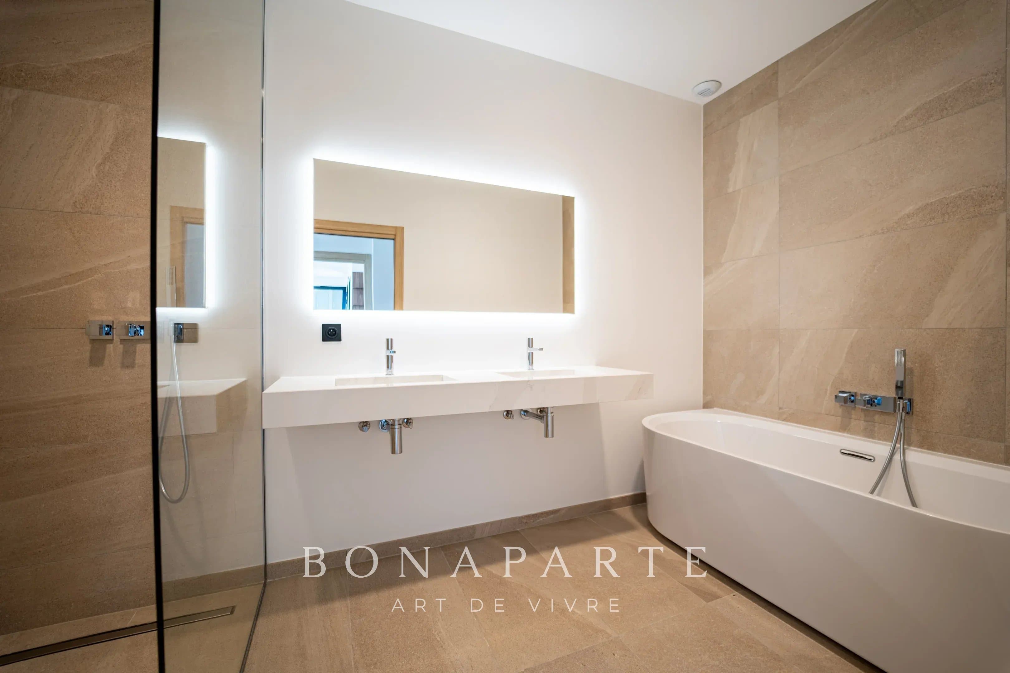 GASSIN - Superbe appartement contemporain avec piscine - Photo 7