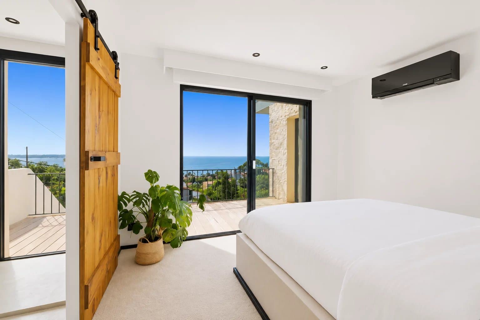 Aux portes de SUPER CANNES, élégante villa entiérement rénovée - vue mer panoramique - position dominante - Photo 9