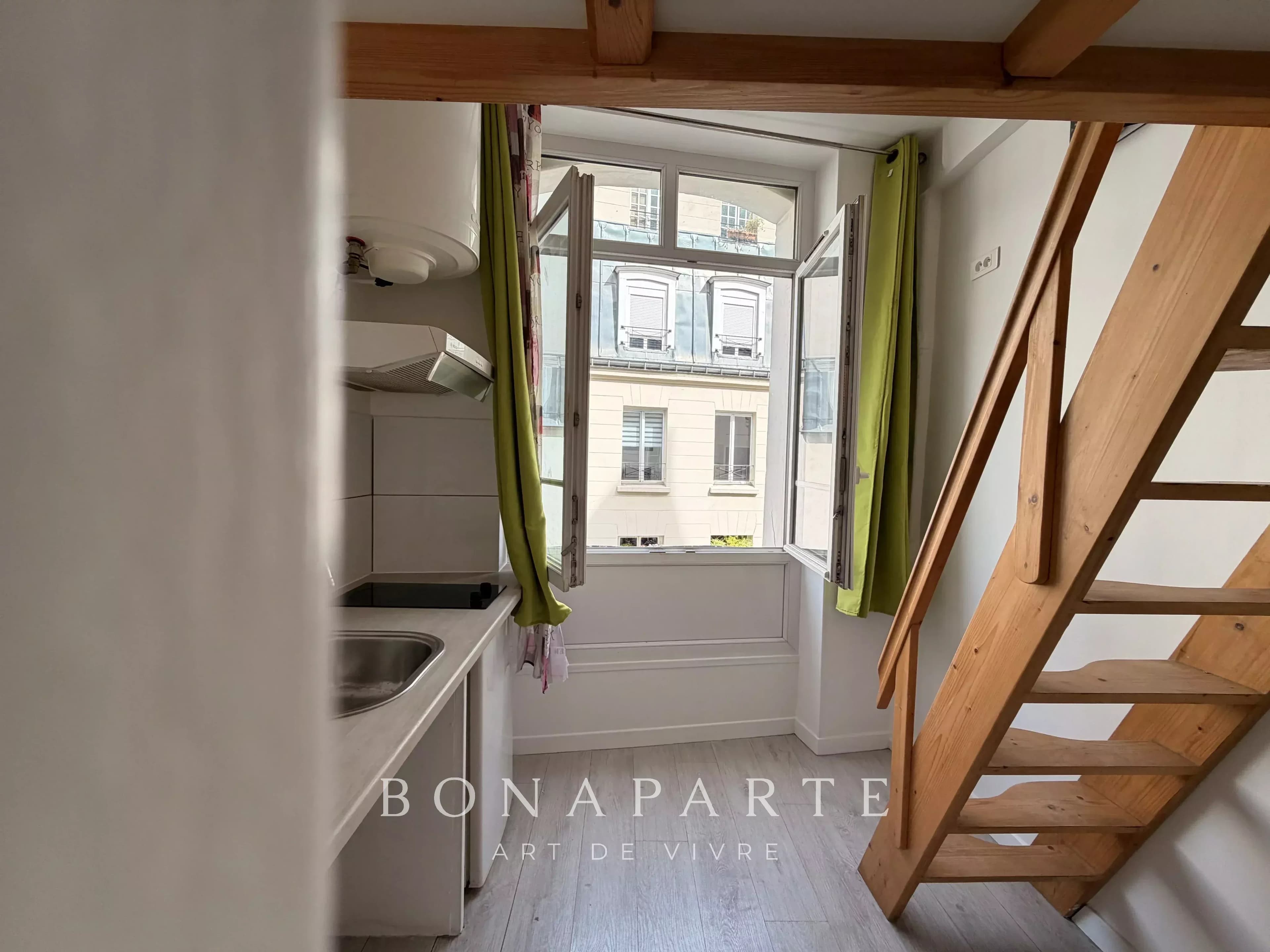 PARIS 2ᵉ — STUDIO CŒUR DU QUARTIER MONTORGUEIL/BONNE NOUVELLE - Photo 4