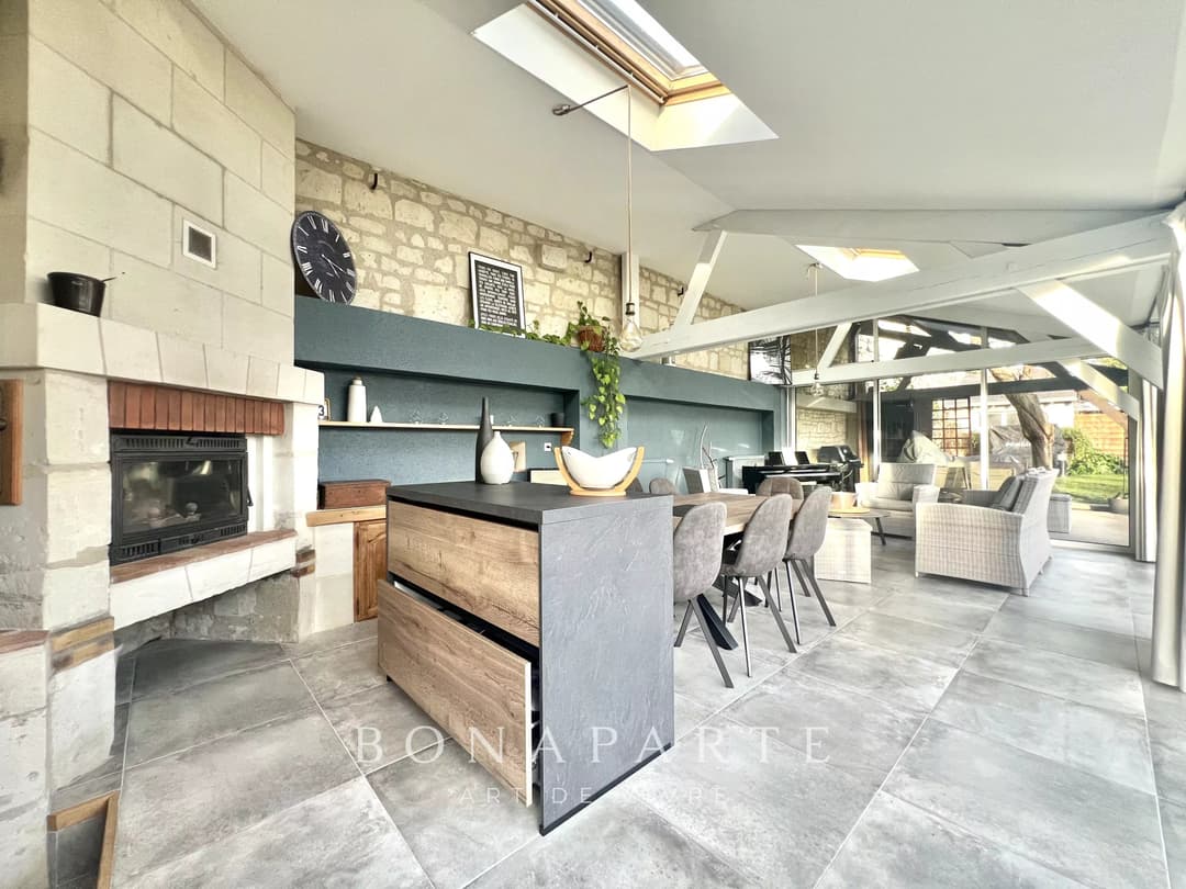 DISTRÉ - MAISON FAMILIALE DE 209 M² / 6 CHAMBRES POSSIBLES - RENOVATION RECENTE - Photo 3