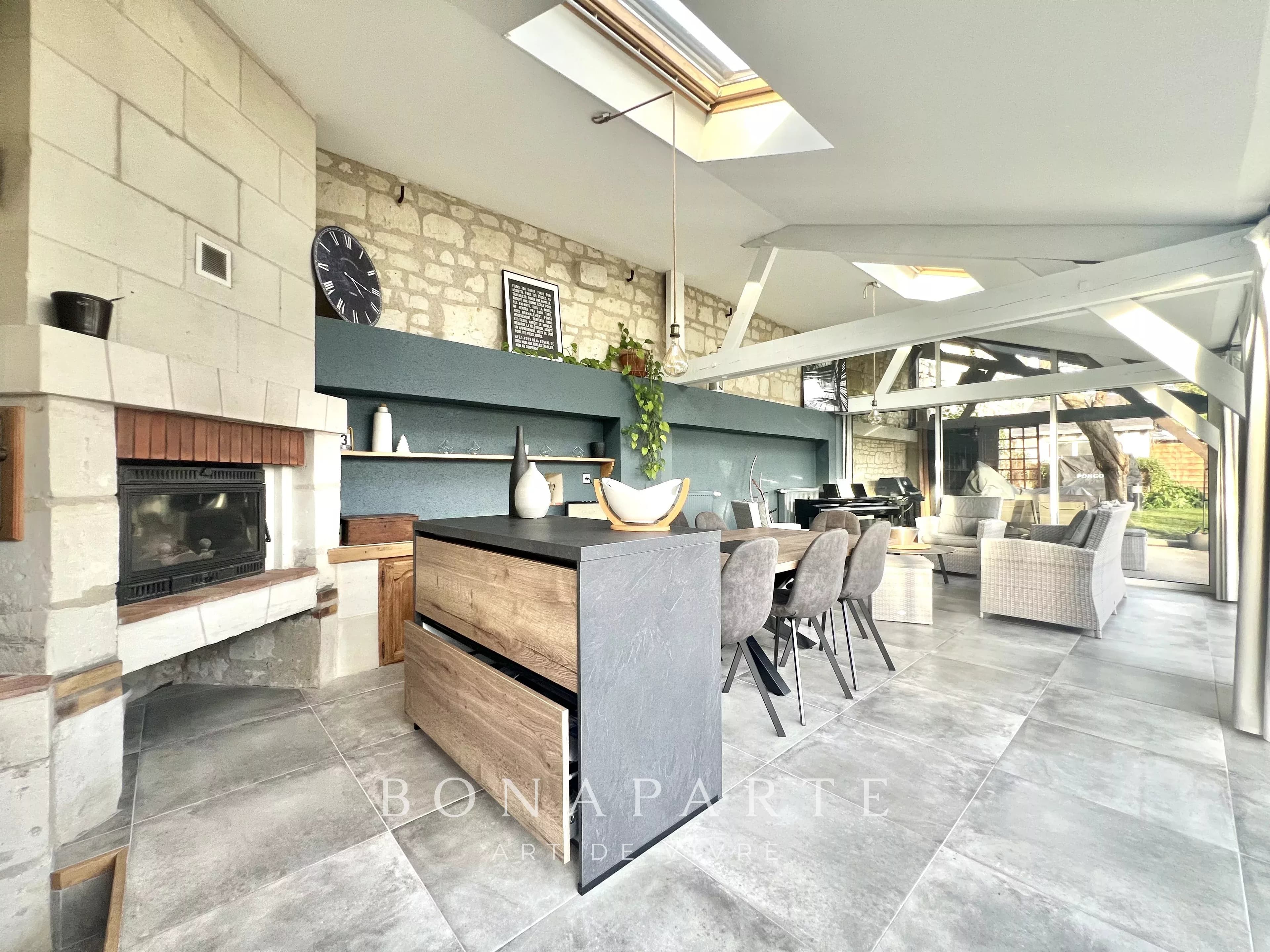 DISTRÉ - MAISON FAMILIALE DE 209 M² / 6 CHAMBRES POSSIBLES - RENOVATION RECENTE - Photo 3