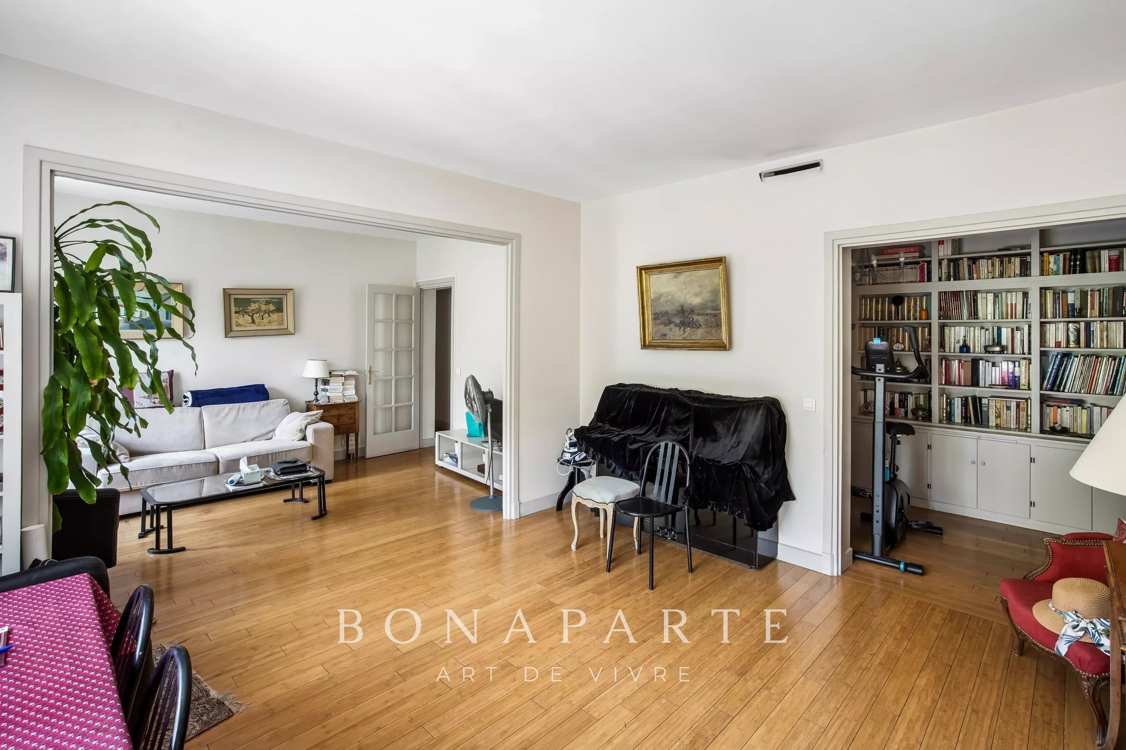 PARIS XVIe – TROCADERO | GRAND T3 AVEC BALCON, ASCENSEUR ET CAVE - Photo 5