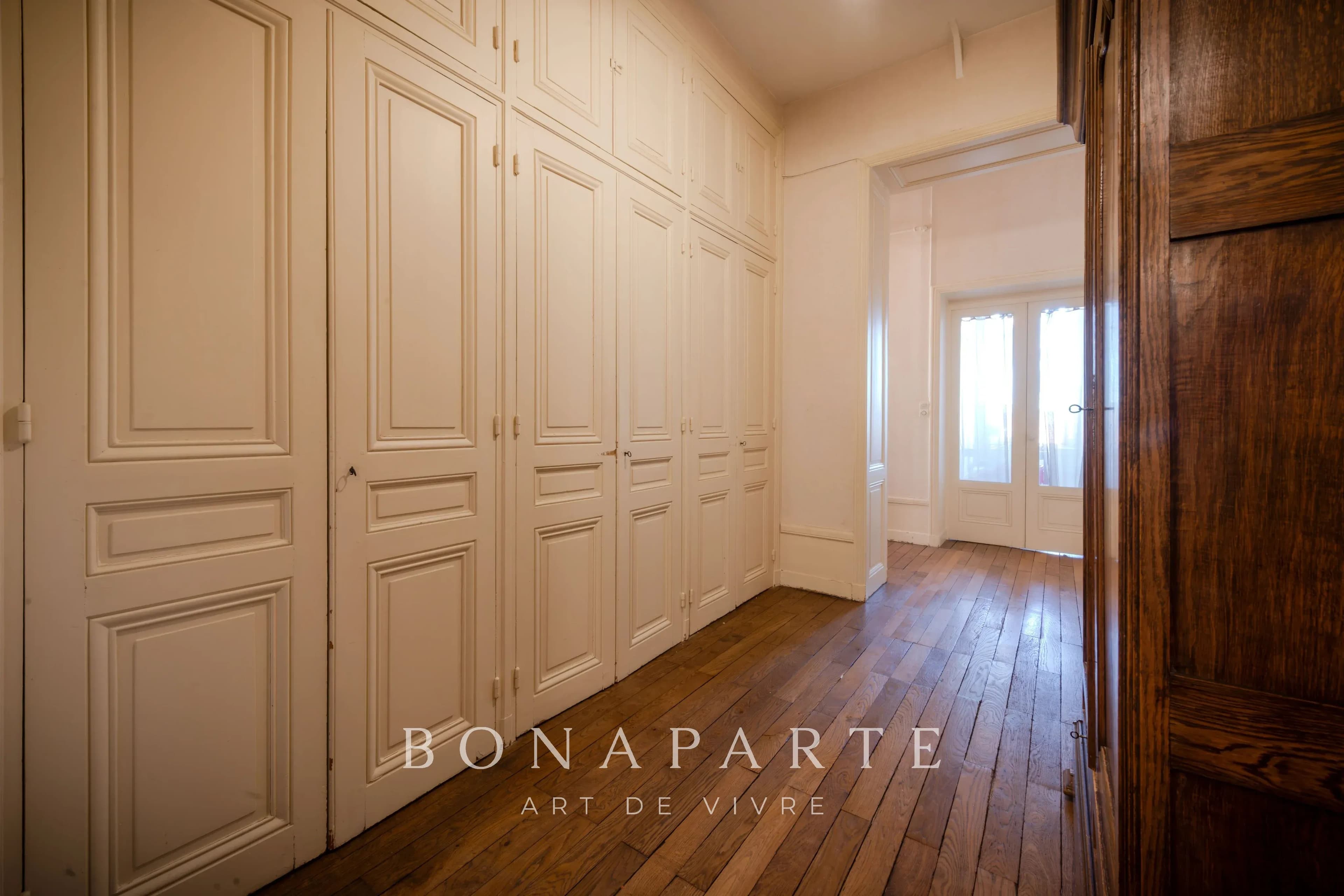 Élégant appartement haussmannien au cœur de Roanne - Photo 7