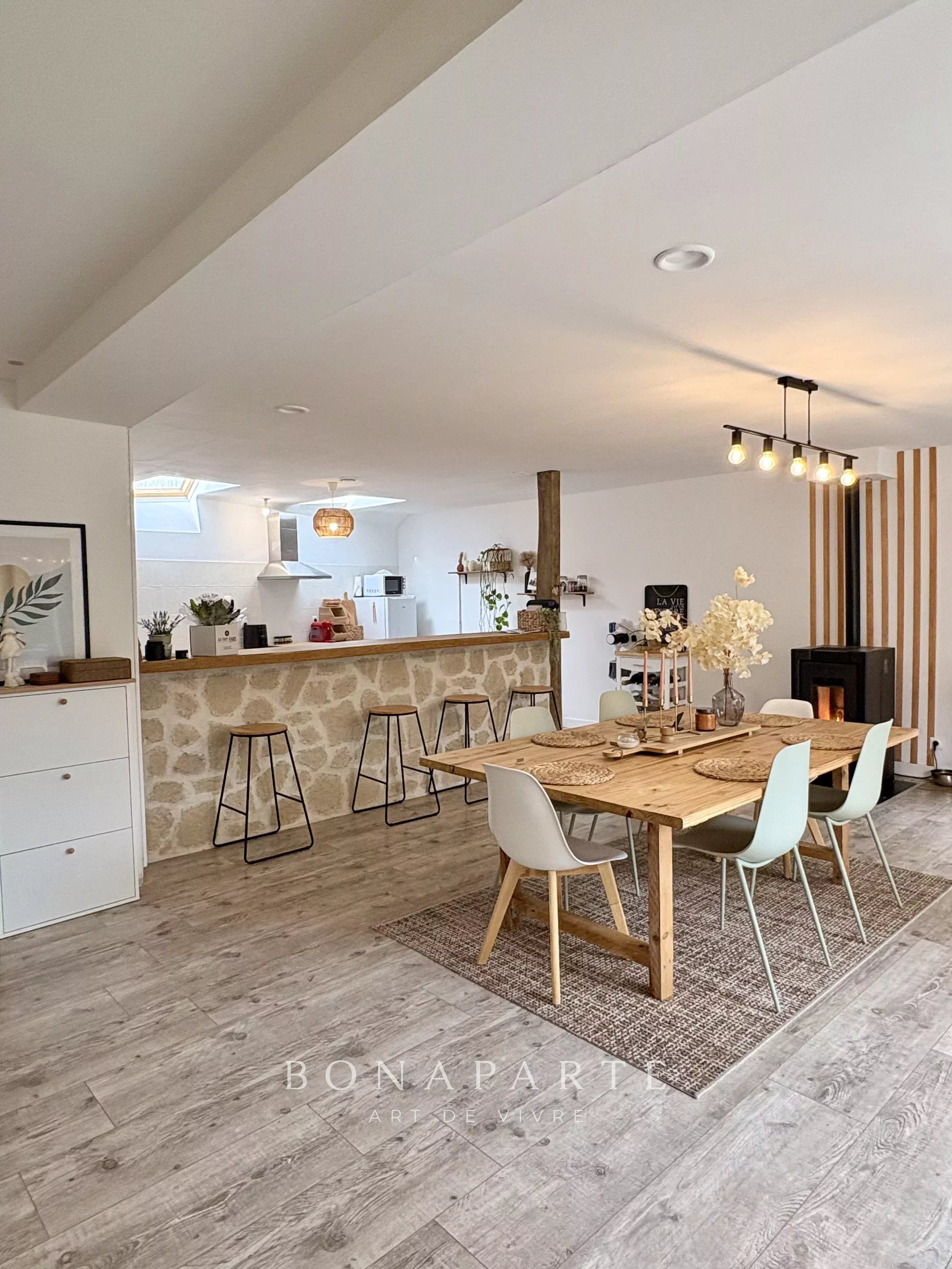 NEAR CRAON - SPACIOUS HOUSE WITH GARDEN AND WORKSHOP