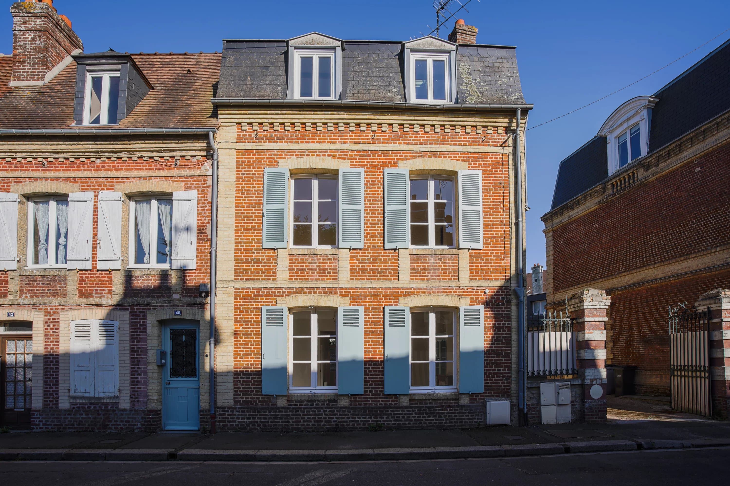 PONT L'EVEQUE - MAISON DE VILLE - COUR PAYSAGEE - Photo 1