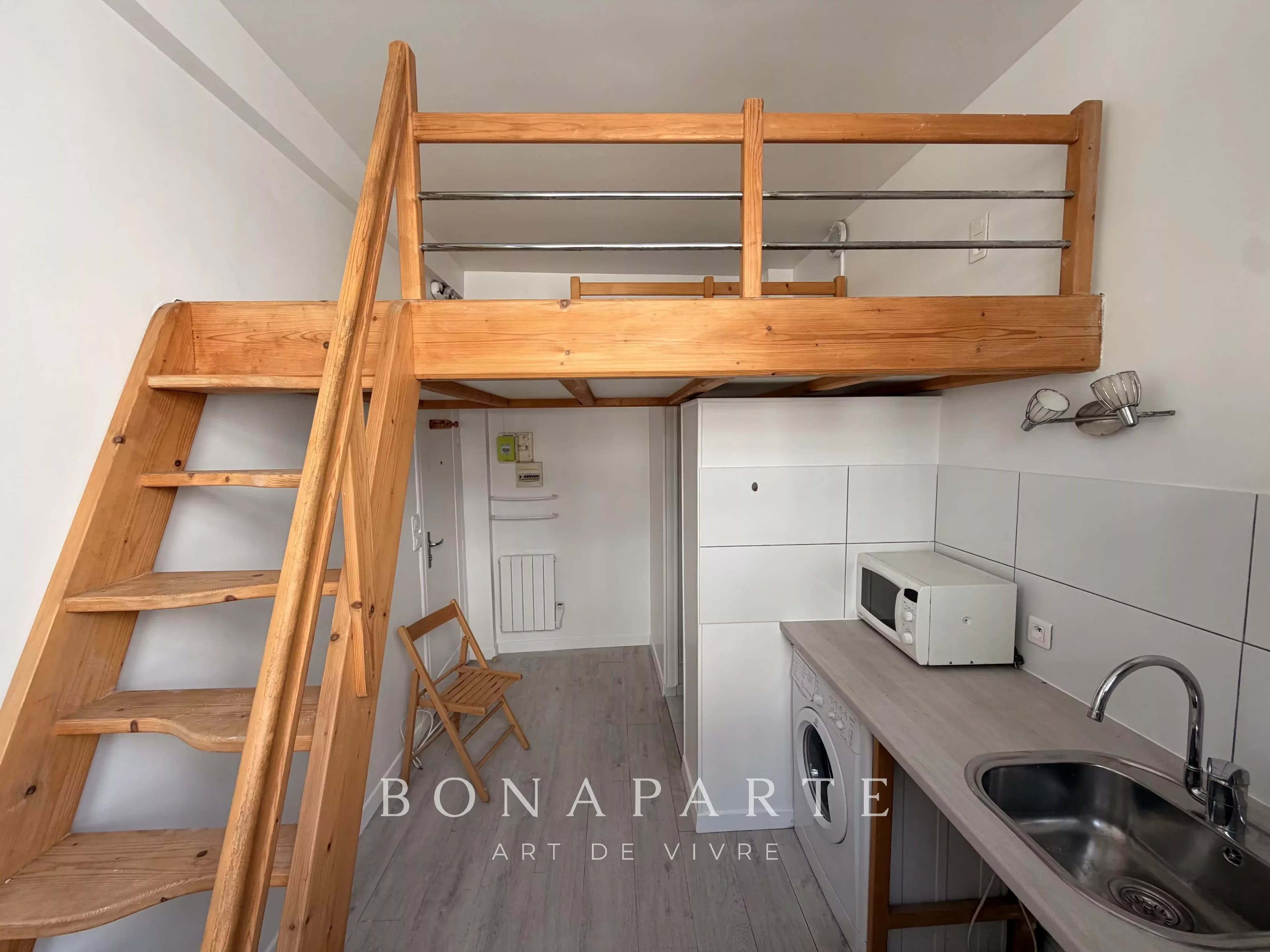 PARIS 2ᵉ — STUDIO CŒUR DU QUARTIER MONTORGUEIL/BONNE NOUVELLE - Photo 3
