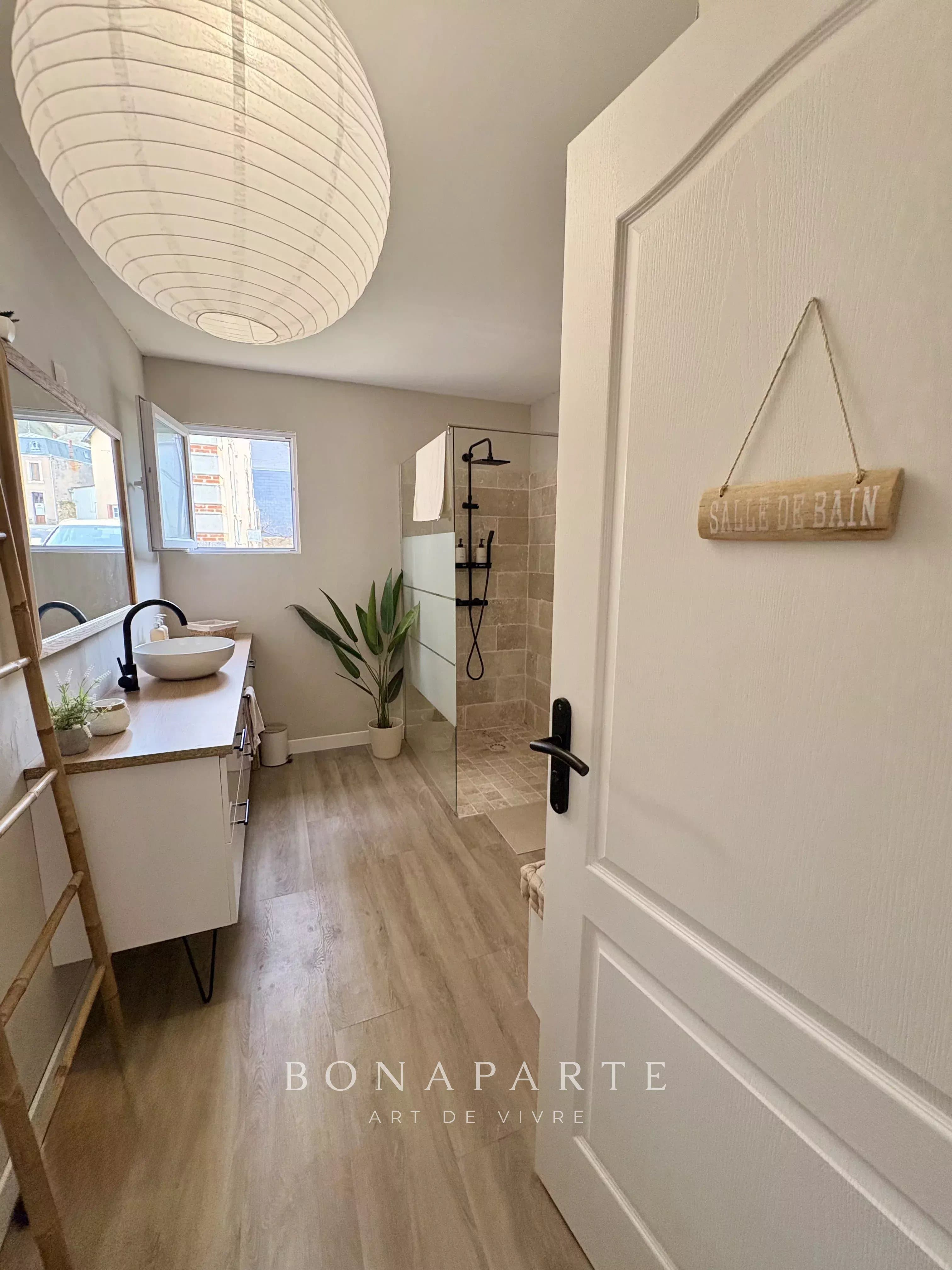 PROCHE DE CRAON - MAISON SPACIEUSE AVEC JARDIN ET ATELIER - Photo 3