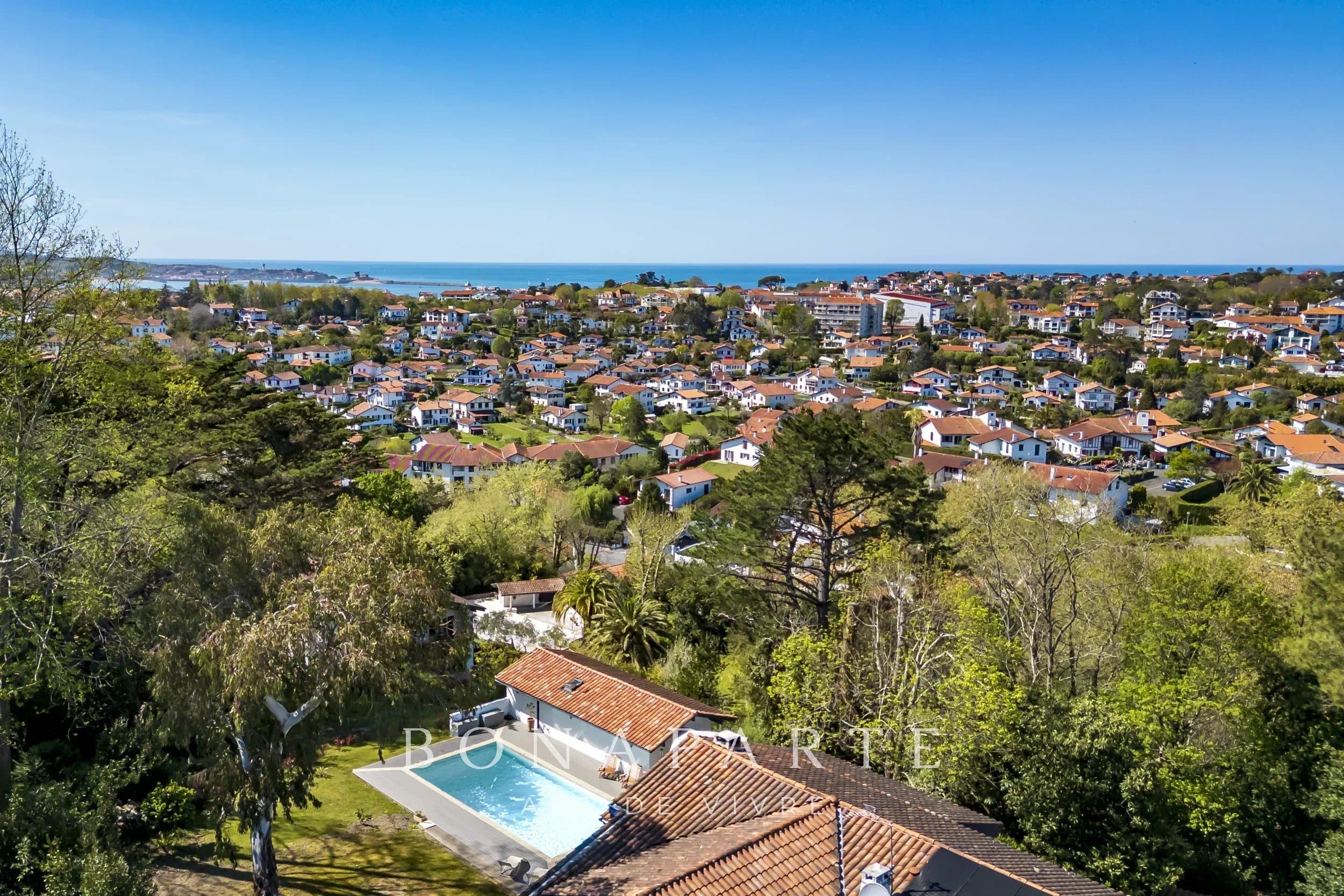 SAINT-JEAN-DE-LUZ - Propriété avec Piscine et maison annexe - Photo 4