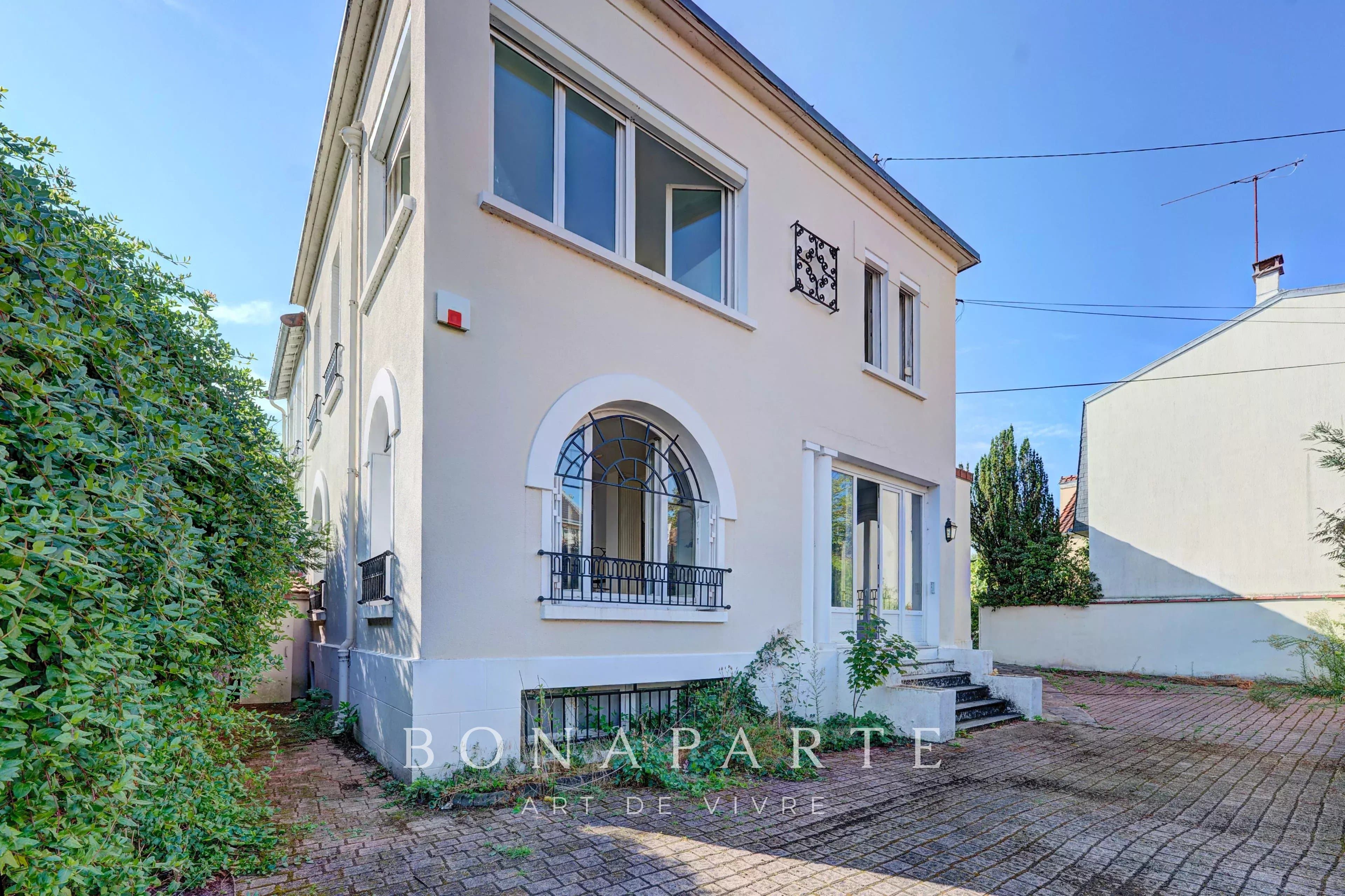 TRIANGLE D’OR – MAISON FAMILIALE RÉNOVÉE PAR ARCHITECTE – 210 M² – 5 CHAMBRES