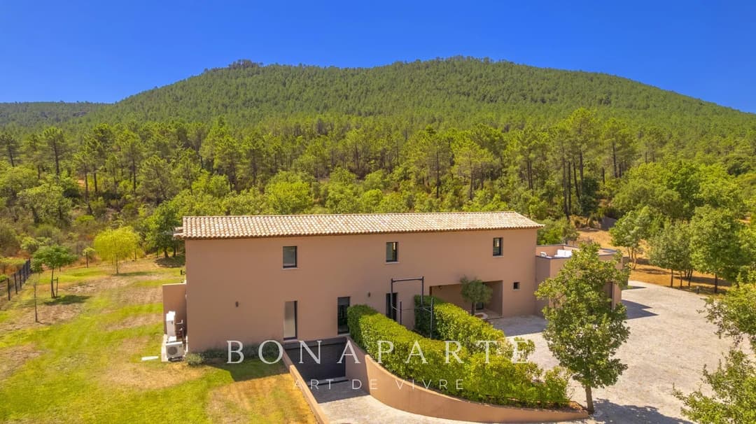BAGNOLS-EN-FORÊT - ELEGANTE VILLA CONTEMPORAINE - PISCINE - Photo 2