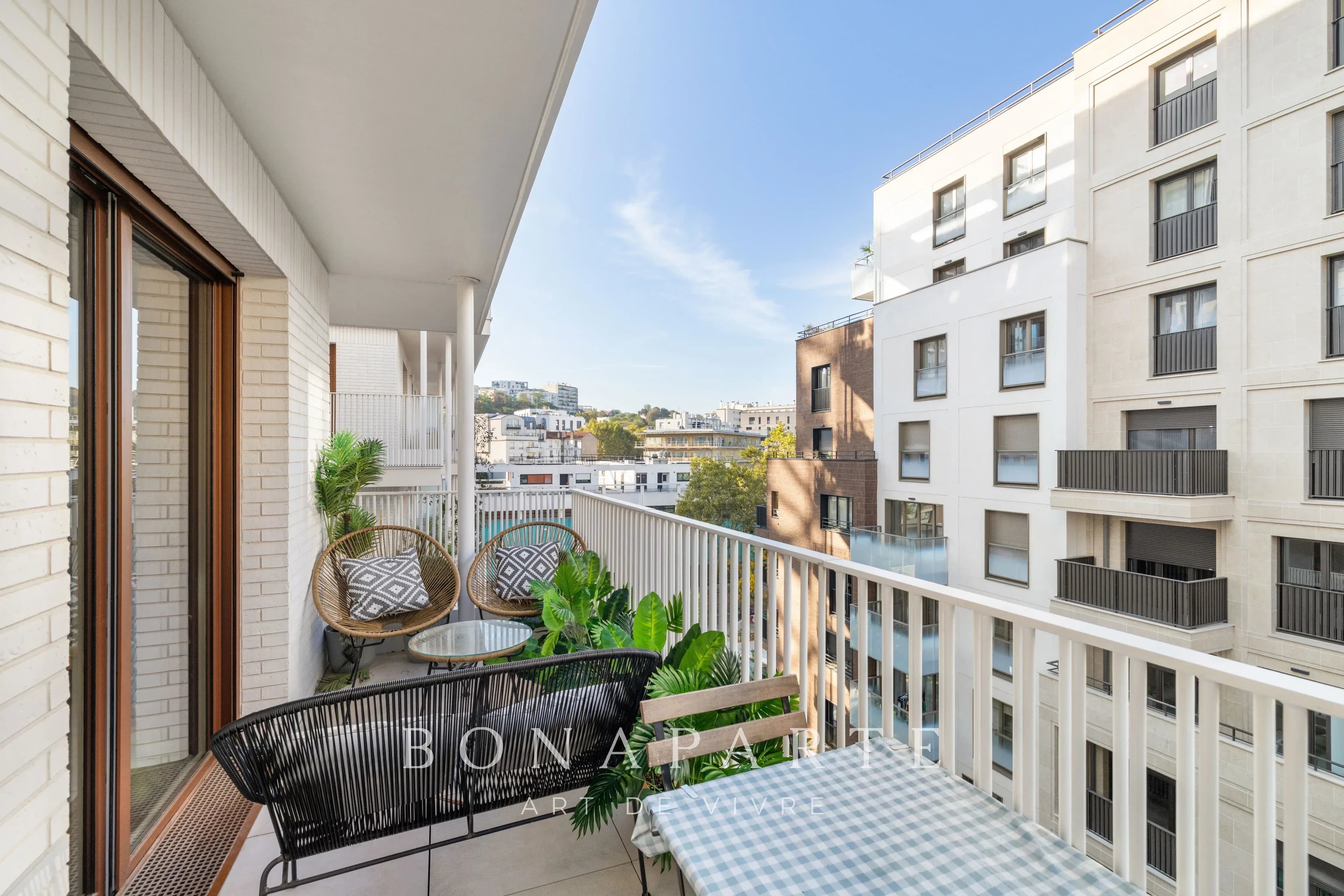 ISSY-LES-MOULINEAUX - APPARTEMENT FAMILIAL AVEC BALCON - Photo 3