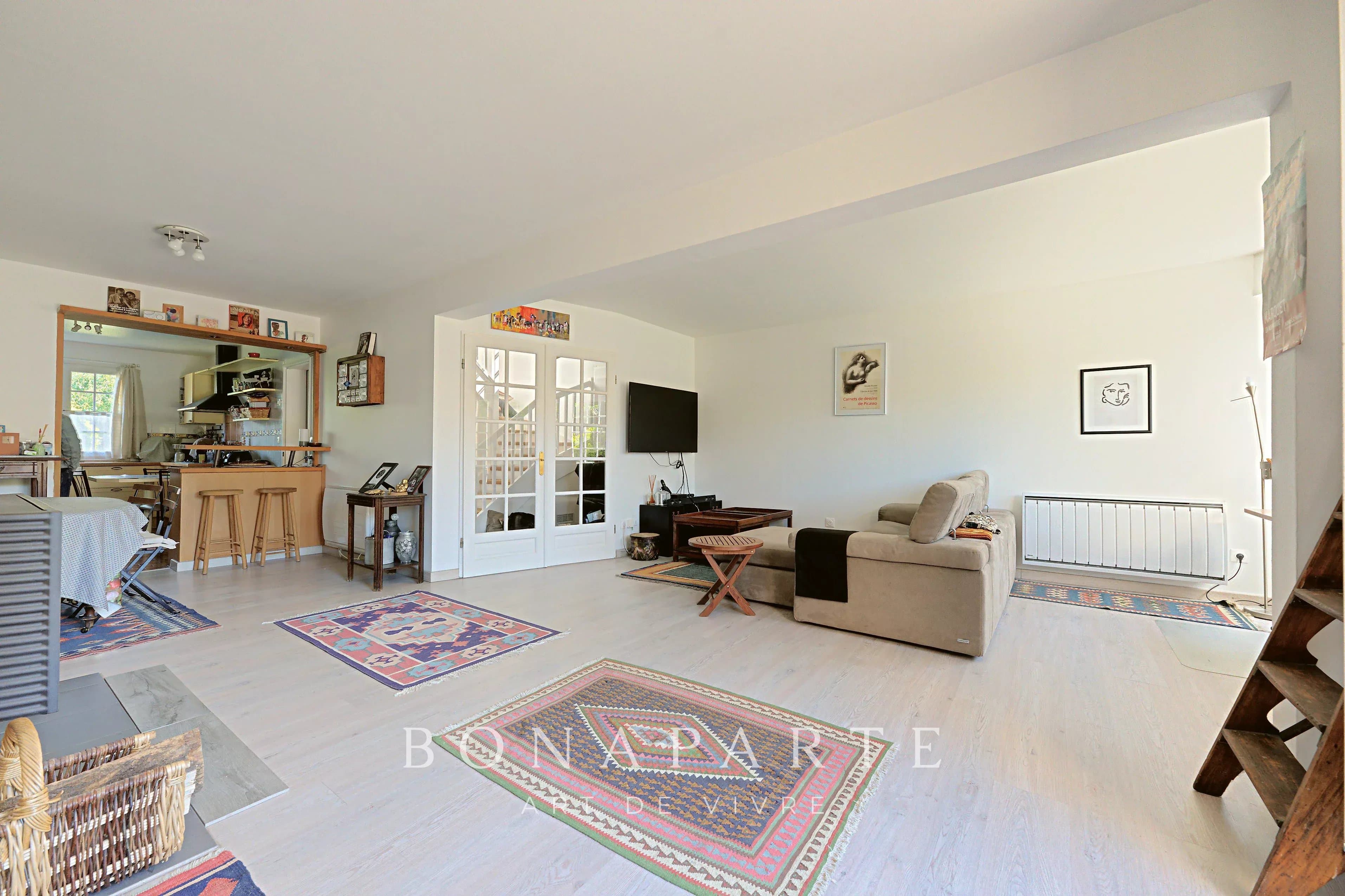 LES CLAYES-SOUS-BOIS - MAISON FAMILIALE - 8 PIECES - Photo 5