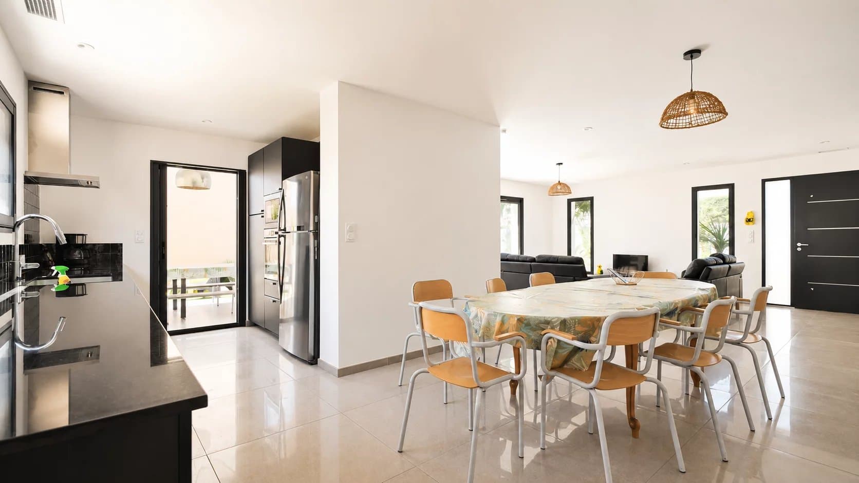 VILLA CONTEMPORAINE AVEC PISCINE À SÉRIGNAN – LE CONFORT MODERNE À QUELQUES MINUTES DE LA MER - Photo 4