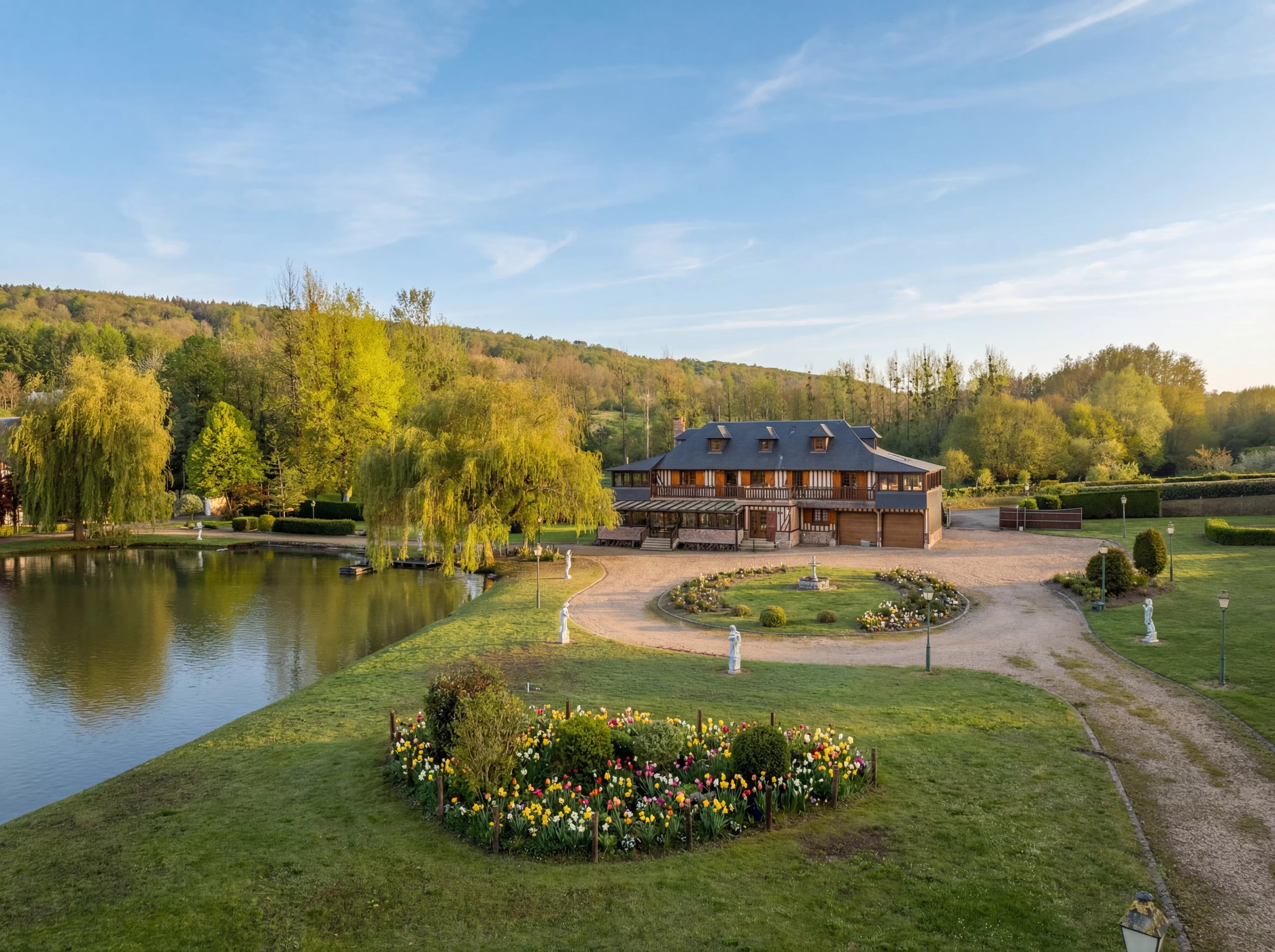 Domaine de 5 hectares avec lac, moulin et maisons à colombages - Photo 3