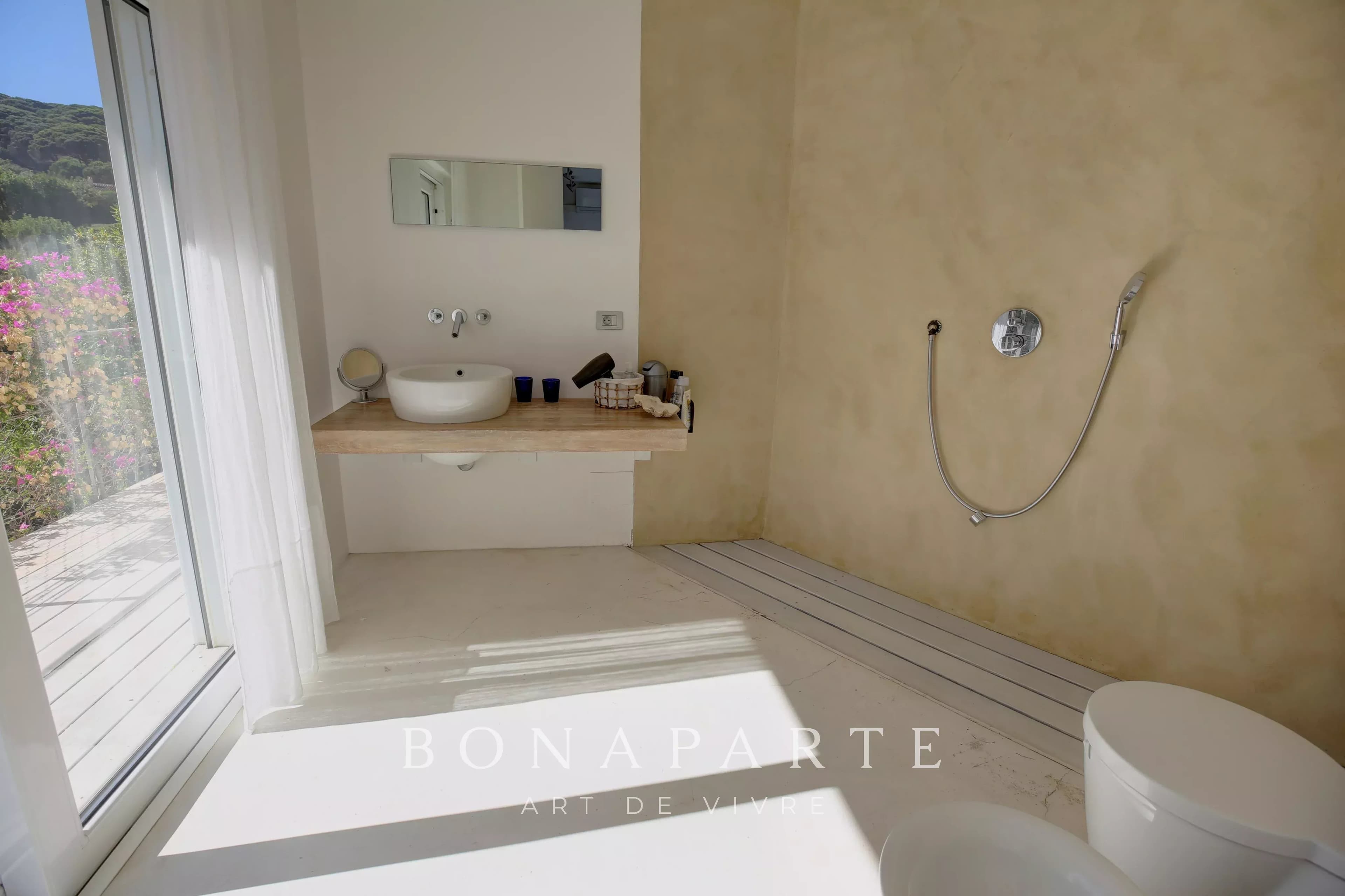 RAMATUELLE - DOMAINE DE L'ESCALET - VILLA CONTEMPORAINE À 150 M DE LA PLAGE - Photo 9