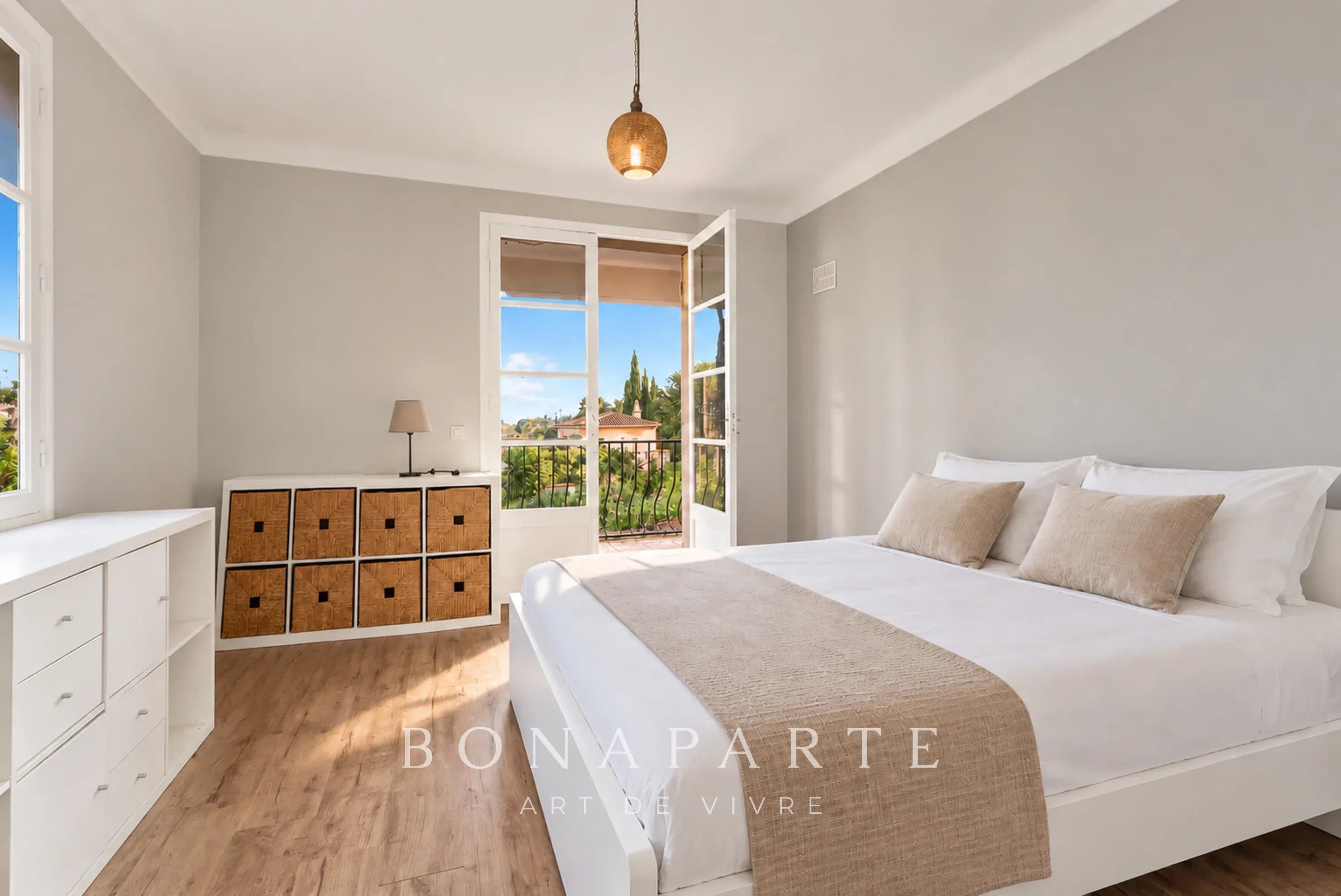 PROCHE DE SAINT TROPEZ - VILLA PROVENÇALE DE CHARME COMPRENANT 4 APPARTEMENTS INDEPENDANTS SUR UN VASTE TERRAIN - Photo 8