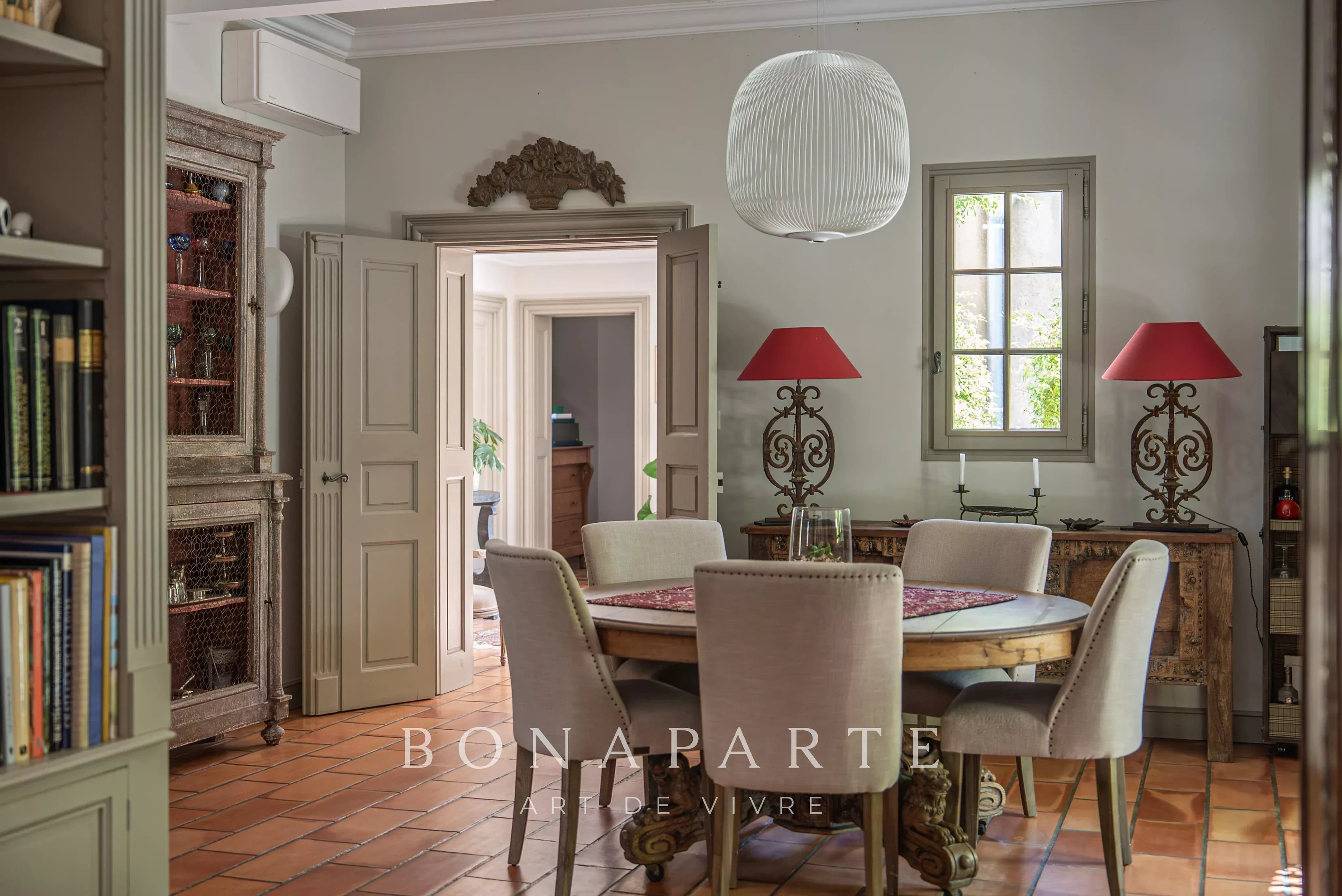 PROPRIÉTÉ DE PRESTIGE À BOULBON – 290 M² DE PLAIN-PIED AVEC PISCINE ET PARC ARBORÉ DE 6 000 M² - Photo 5