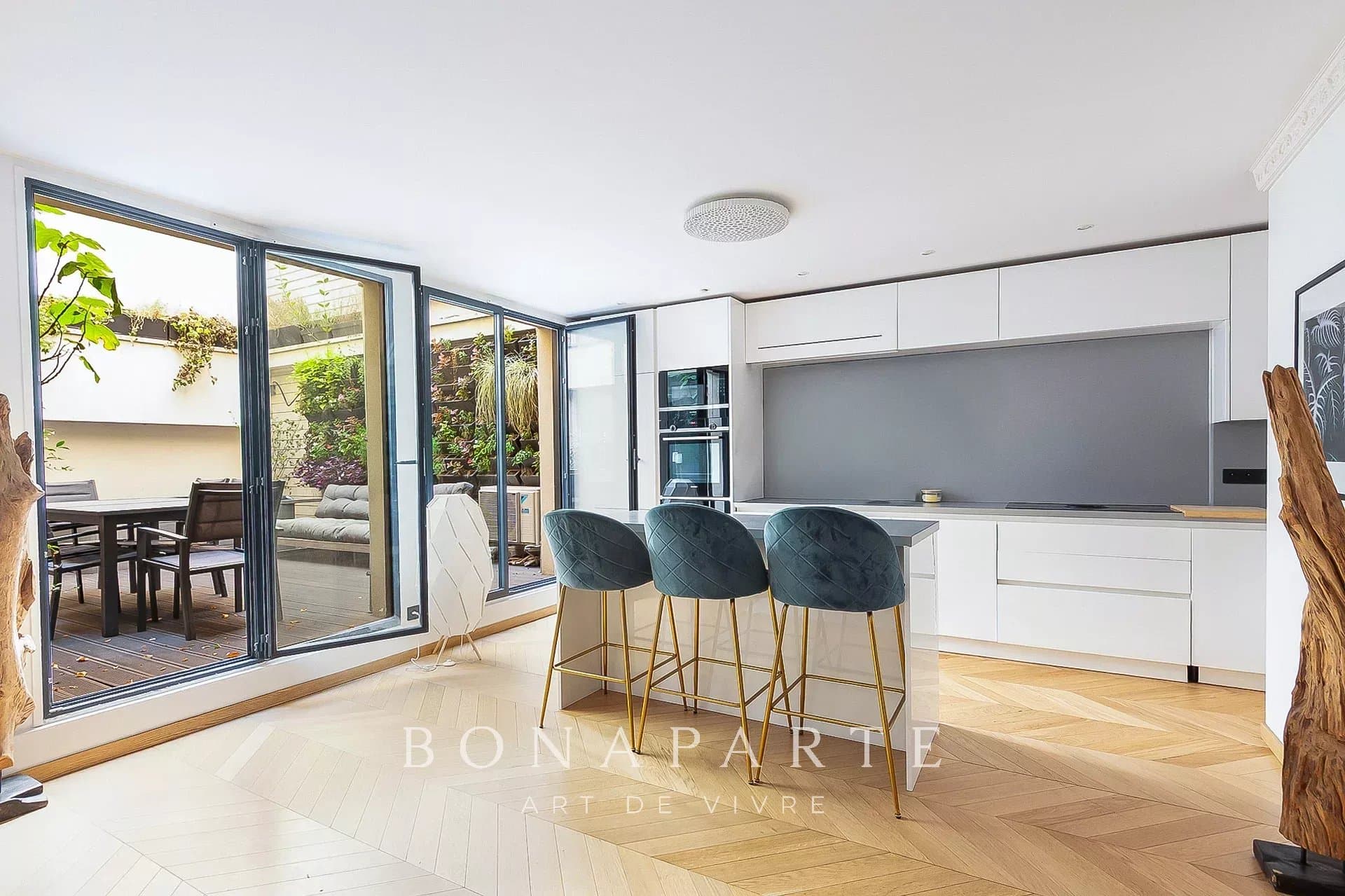 PARIS 20 / GAMBETTA – APPARTEMENT AVEC TERRASSE PAYSAGÉE & JACUZZI – UNE VÉRITABLE SUITE À CIEL OUVERT - Photo 3