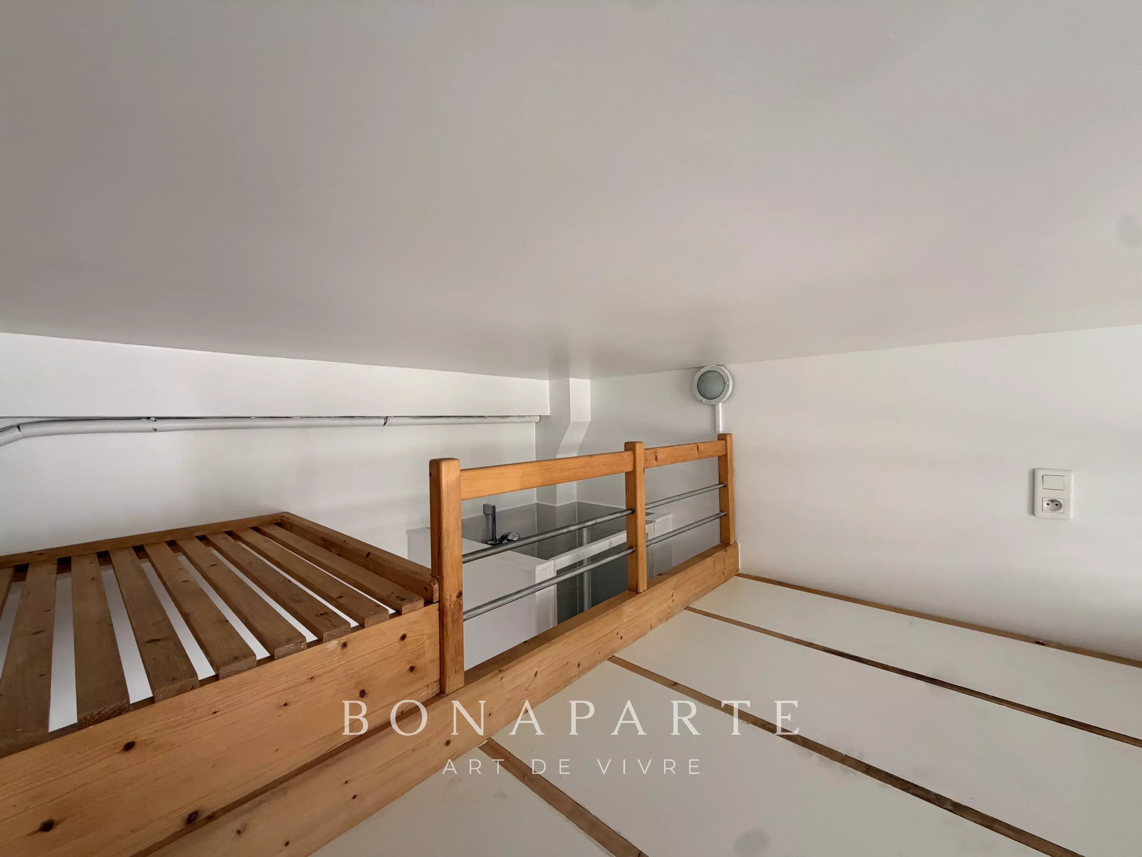 PARIS 2ᵉ — STUDIO CŒUR DU QUARTIER MONTORGUEIL/BONNE NOUVELLE - Photo 7