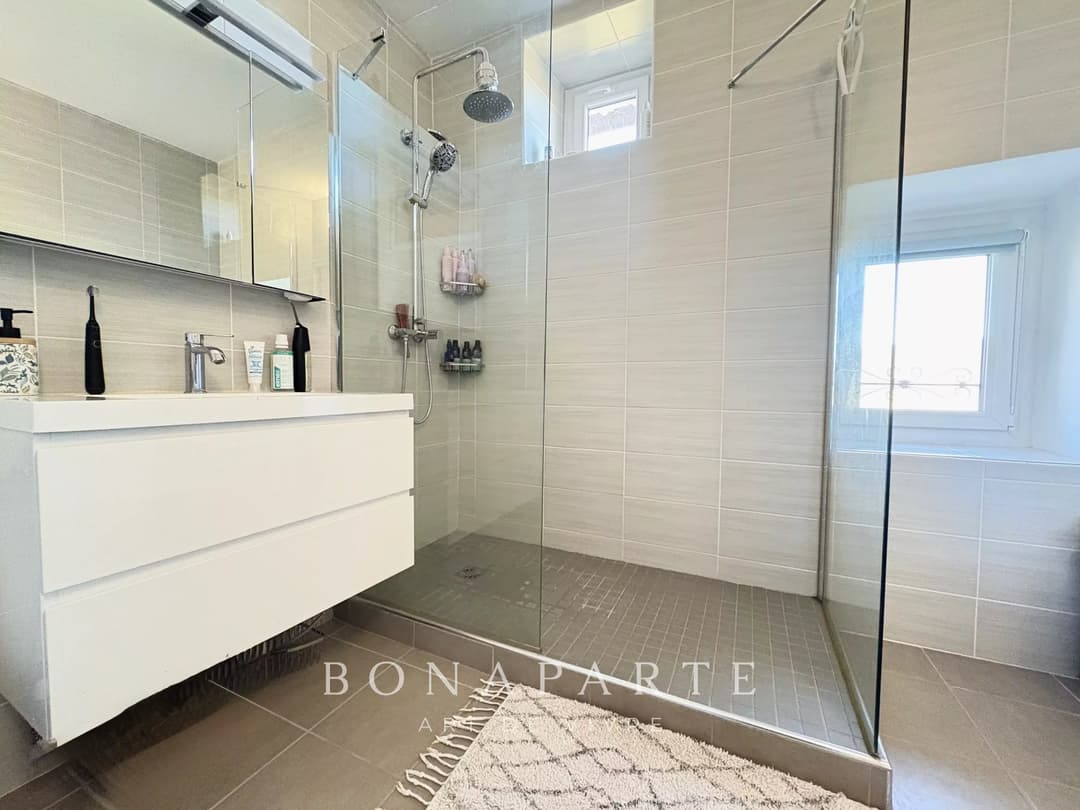 UZÈS - MAISON DE VILLAGE EN PIERRE DE 100²M - ENTIÈREMENT RÉNOVÉE - Photo 7