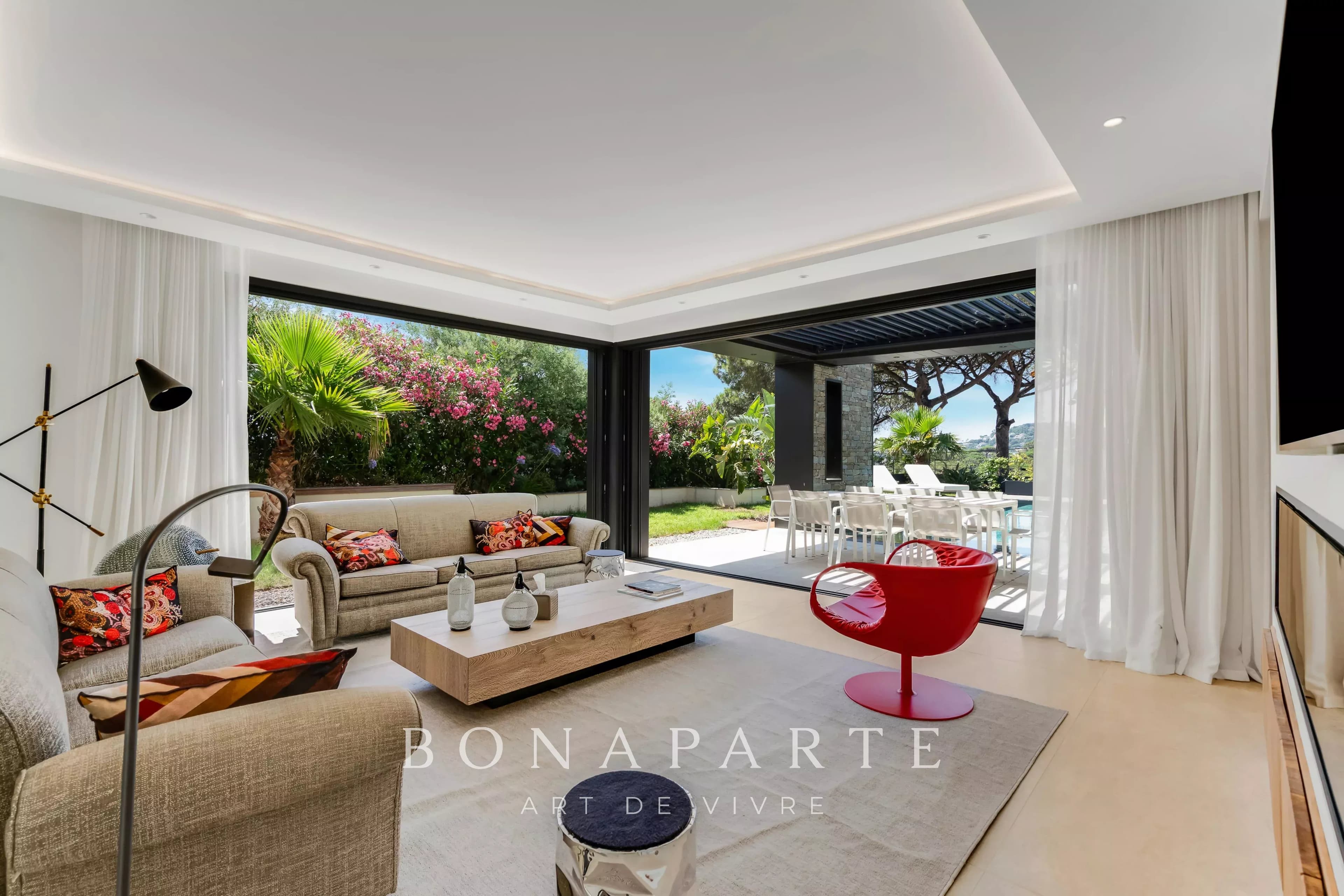 SAINTE-MAXIME - JOLIE VILLA CONTEMPORAINE DE 230m² - A PIEDS DE LA PLAGE DE LA NARTELLE - Photo 5