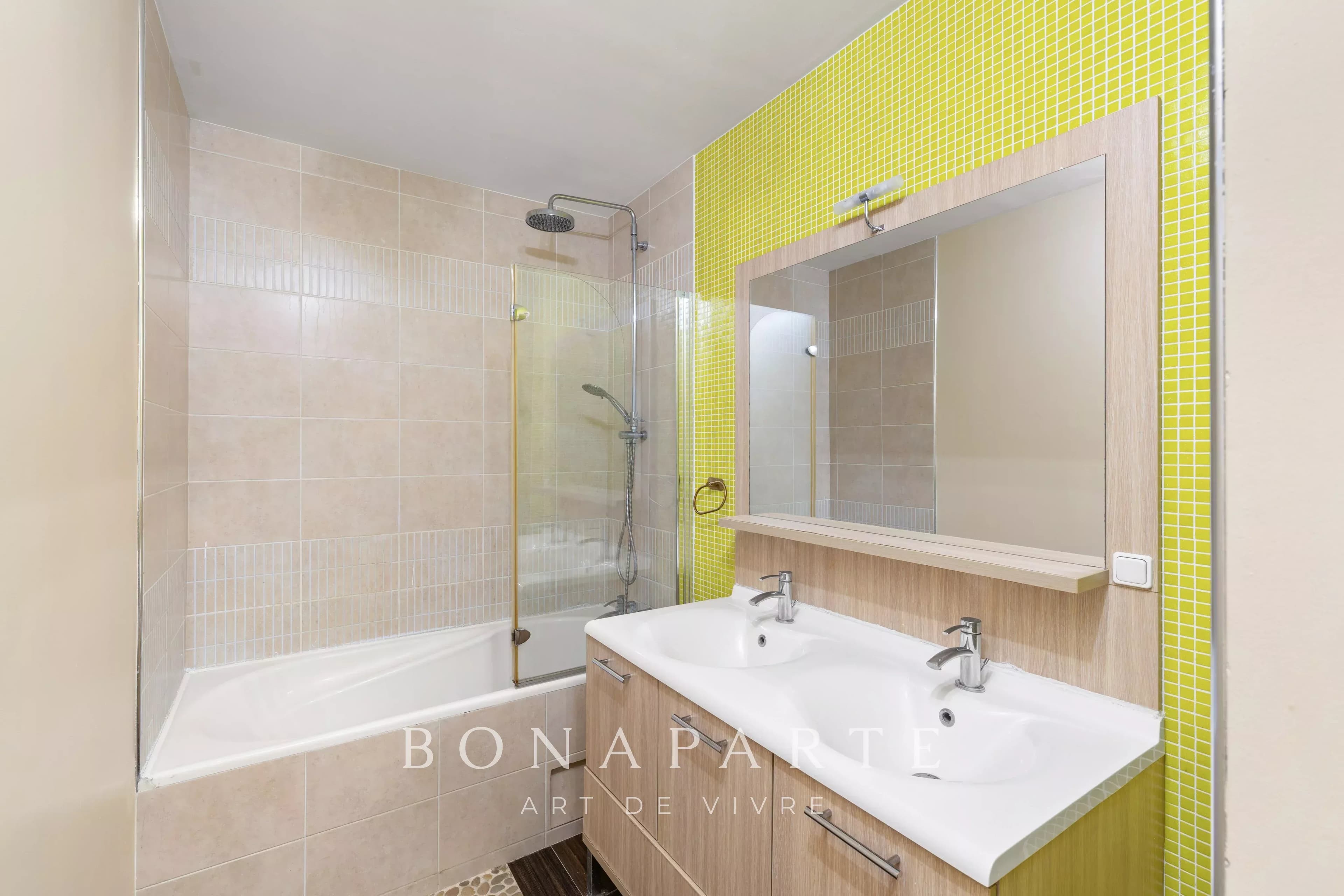 SEVRES - Appartement de 69 m² avec parking dans une résidence rénovée - Photo 9