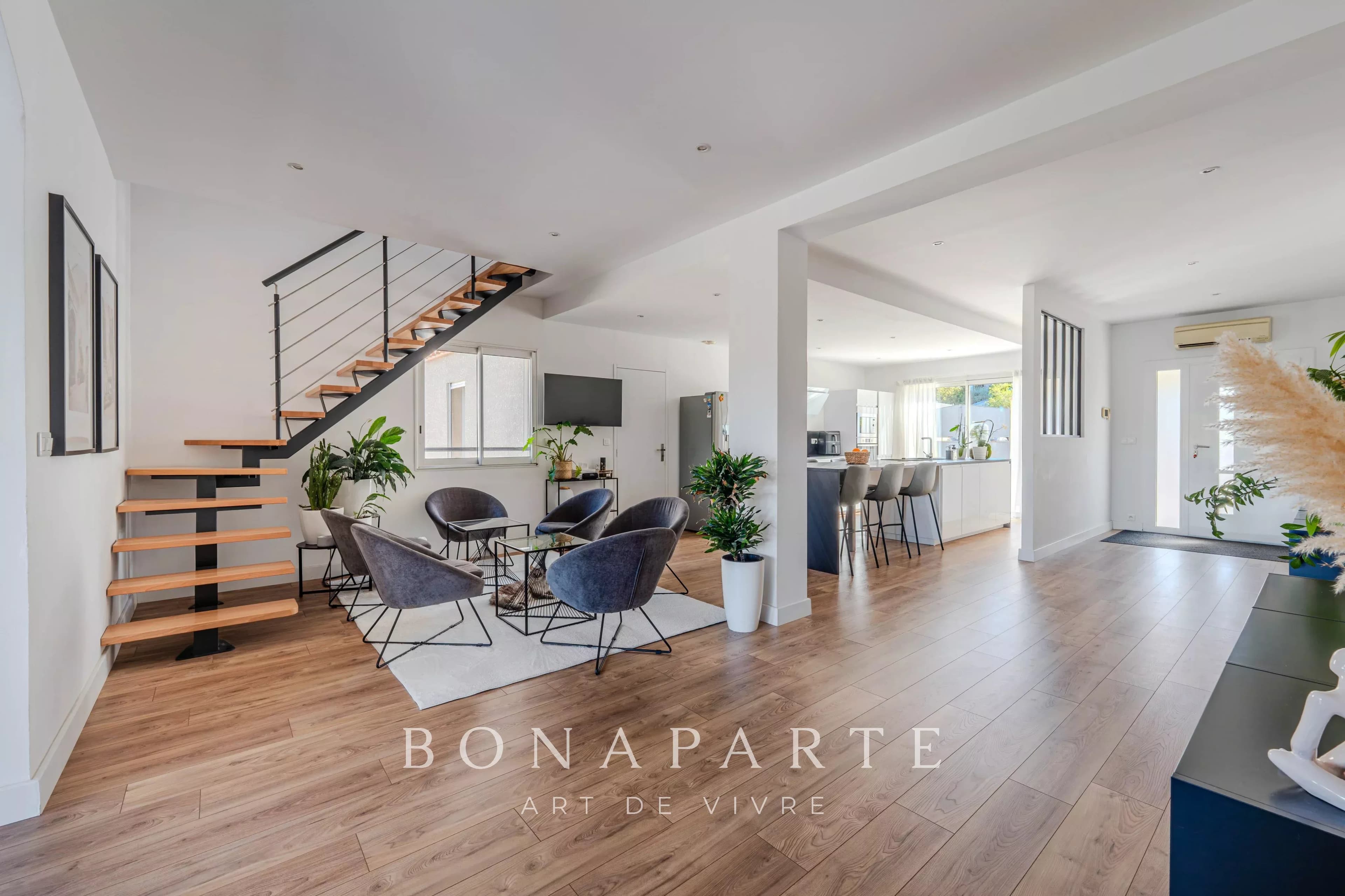 Villa contemporaine à flanc de colline - Photo 9