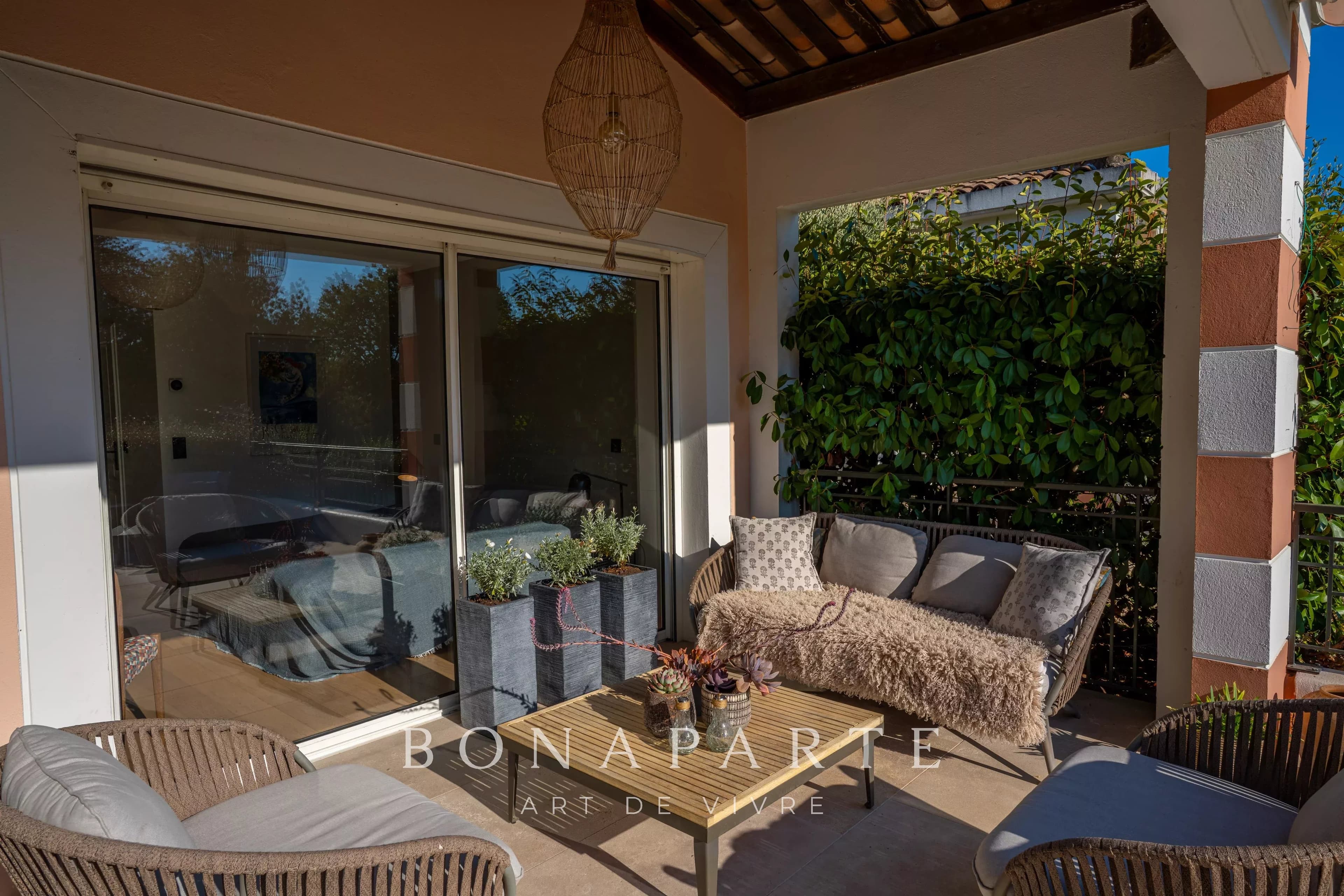 MOUGINS – ROYAL GOLF – ÉLÉGANTE VILLA RÉNOVÉE AVEC ACCÈS DIRECT AU GOLF - Photo 9