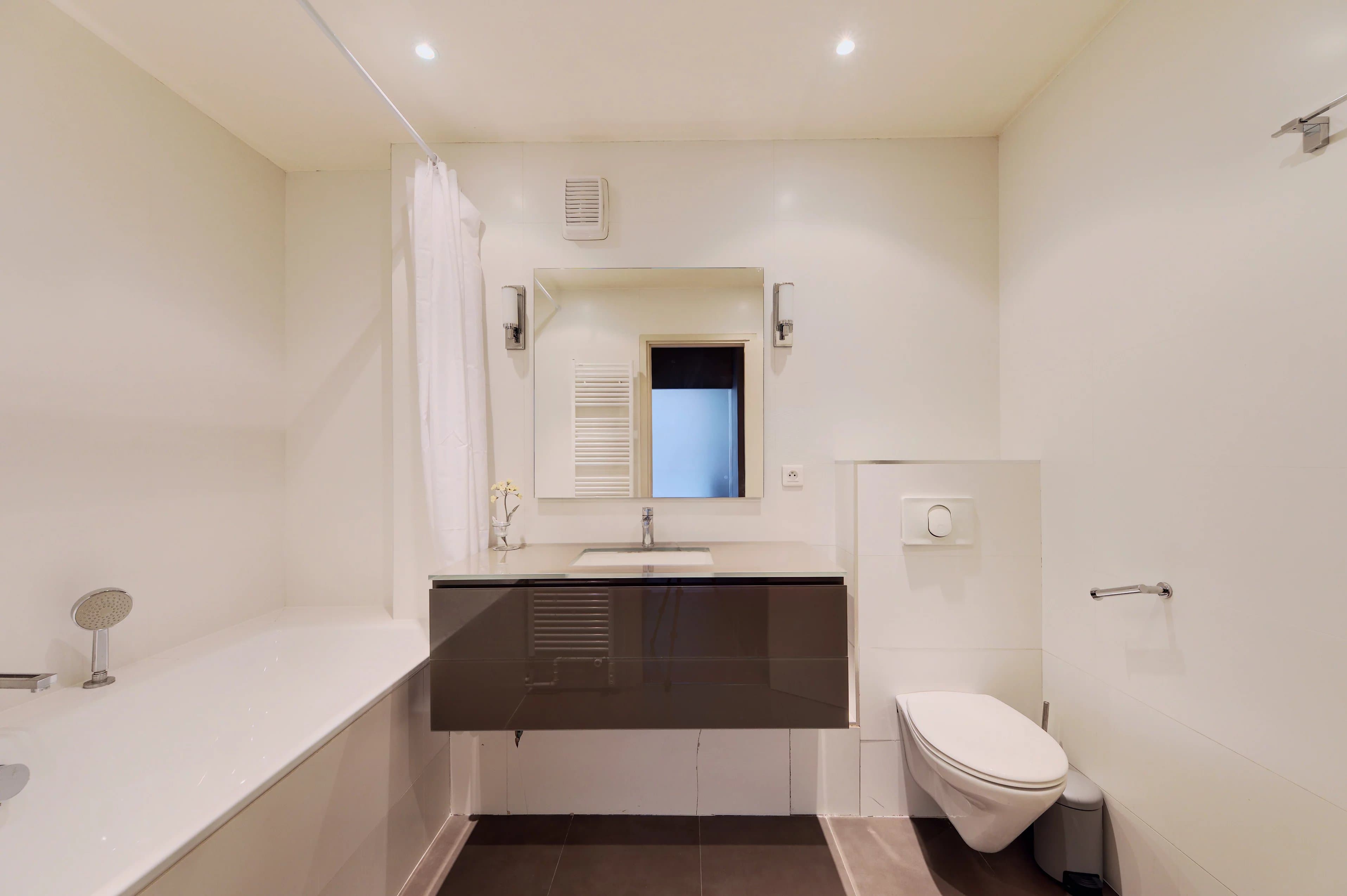 PARIS / 2e ARRONDISSEMENT - APPARTEMENT LUMINEUX - ÉTAGE ÉLEVÉ AVEC BALCON ET PARKING - Photo 6