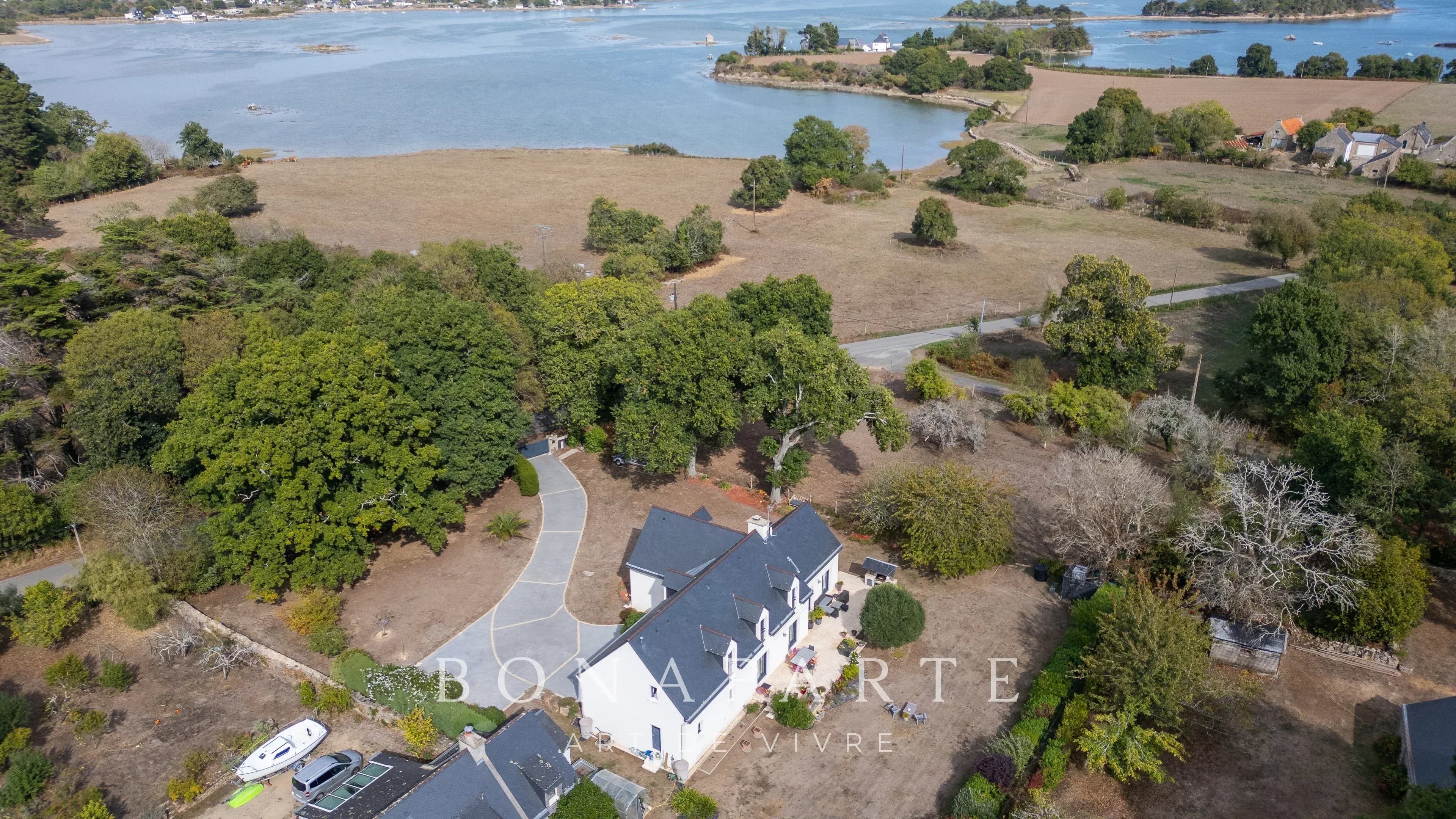 MAISON CONTEMPORAINE, VUE SUR LA RIA D’ÉTEL, PRESQU’ÎLE FACE À SAINT-CADO